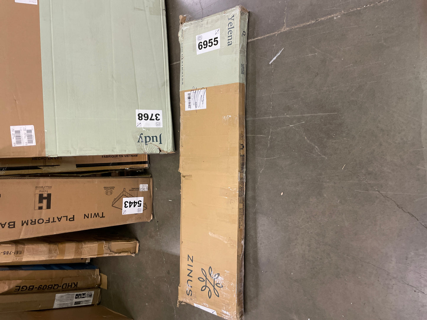 Zinus Yelena 14 Inch Classic Metal Platform Bed Frame with Steel Slat Support / Mattress Foundation, Queen,AZ-MPSC-14Q,Black - Retail $107