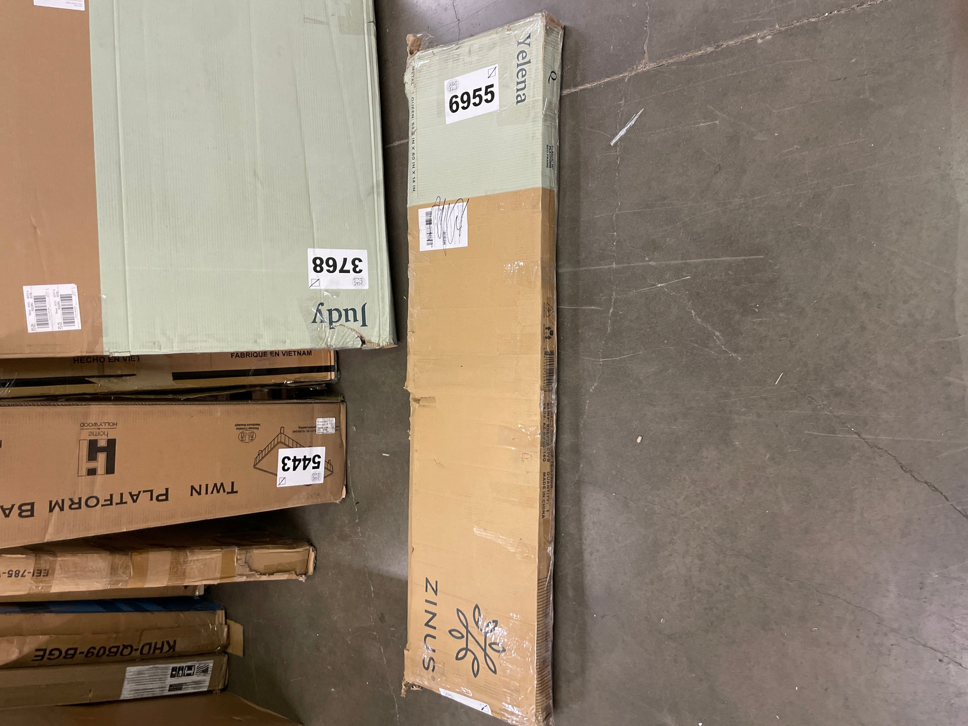 Zinus Yelena 14 Inch Classic Metal Platform Bed Frame with Steel Slat Support / Mattress Foundation, Queen,AZ-MPSC-14Q,Black - Retail $107