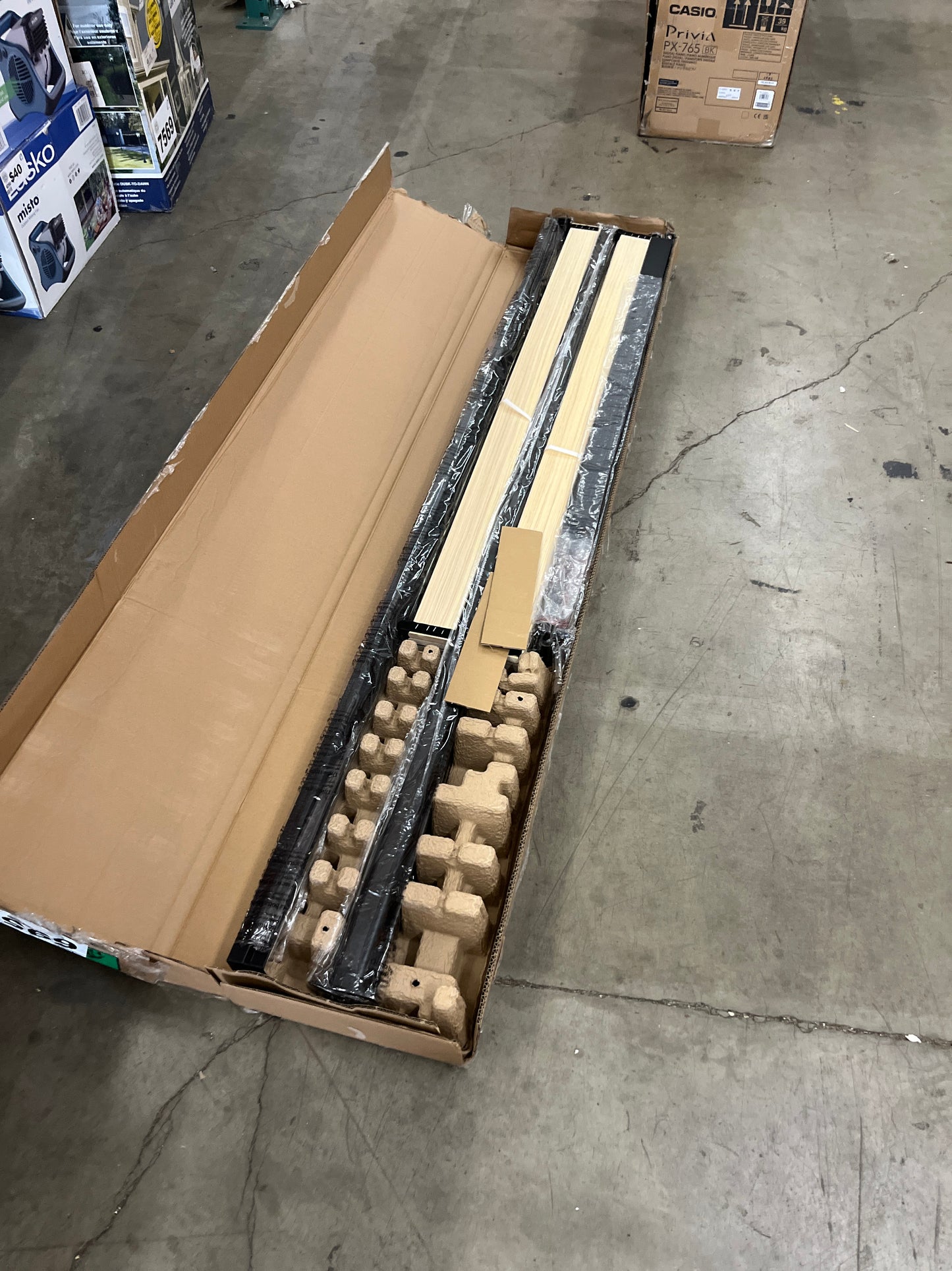 ZINUS Mia Metal Platform Bed Frame with Headboard, Wood Slat Support, No Box Spring Needed, Easy Assembly, Full - Retail $90