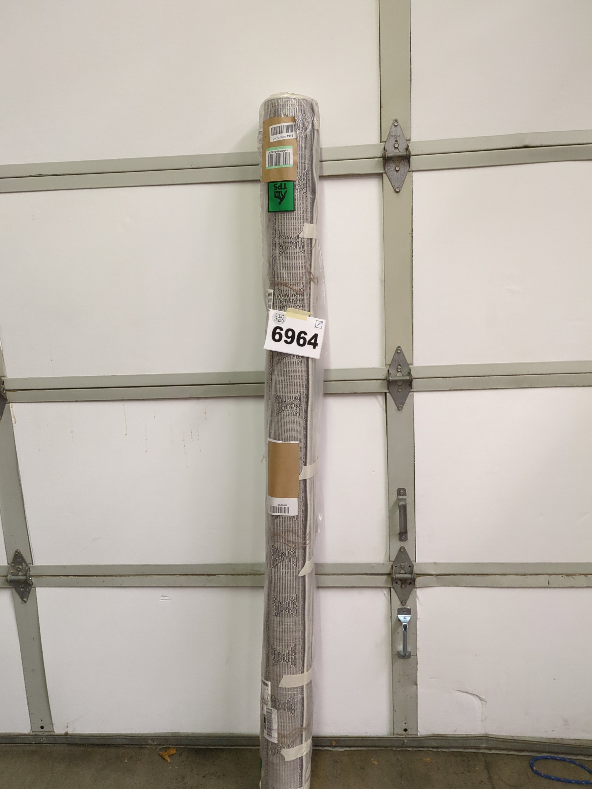 nuLOOM 7' x 9' Indoor Performance Area Rug, Stain-Resistnat, Pet and Kid Friendly, Durable, High-Traffic, Noa ivory and black - Retail $59