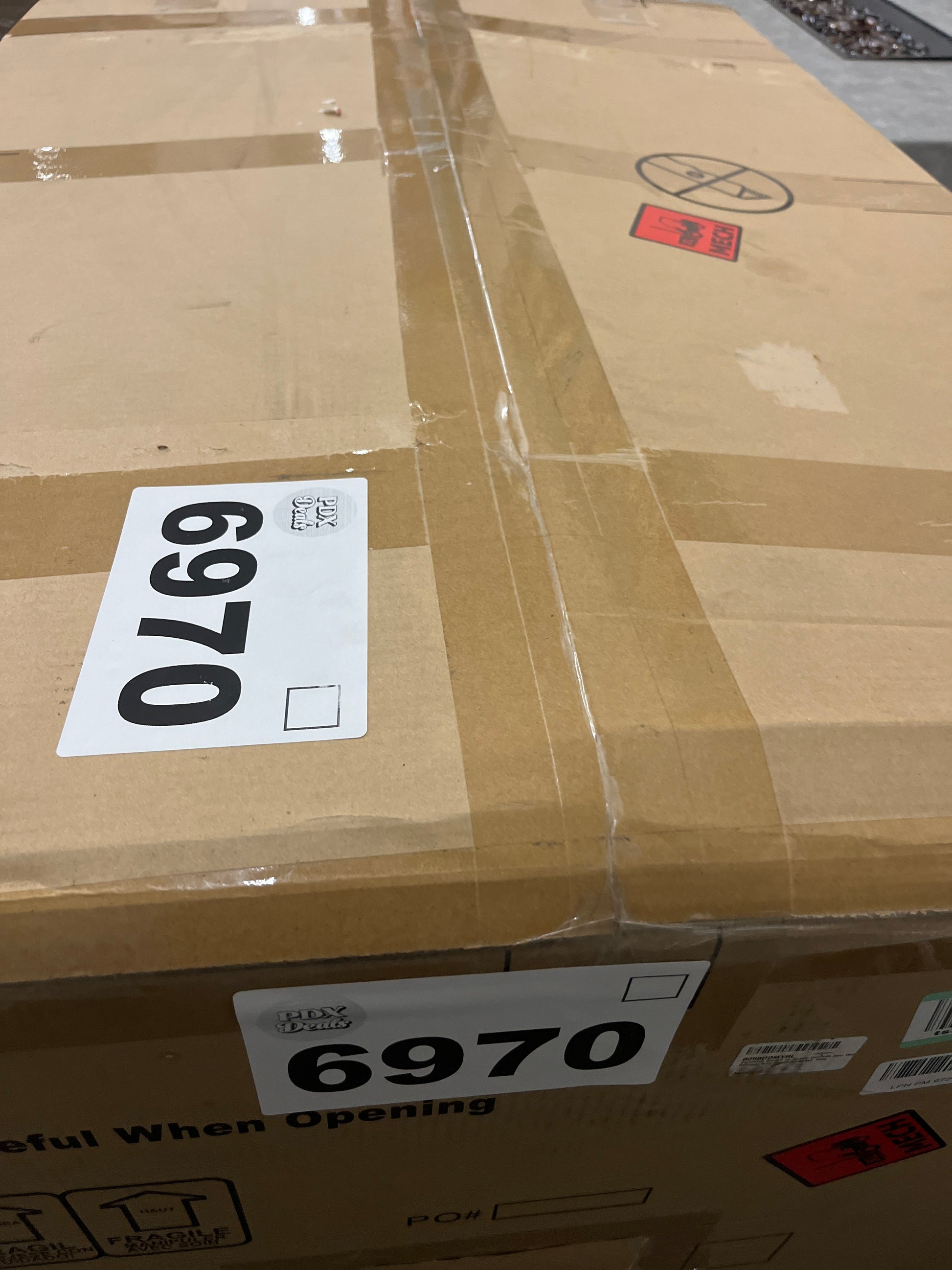 Like NEW - Costco - CORE 6-Person Lighted Dome Tent - Retail $115