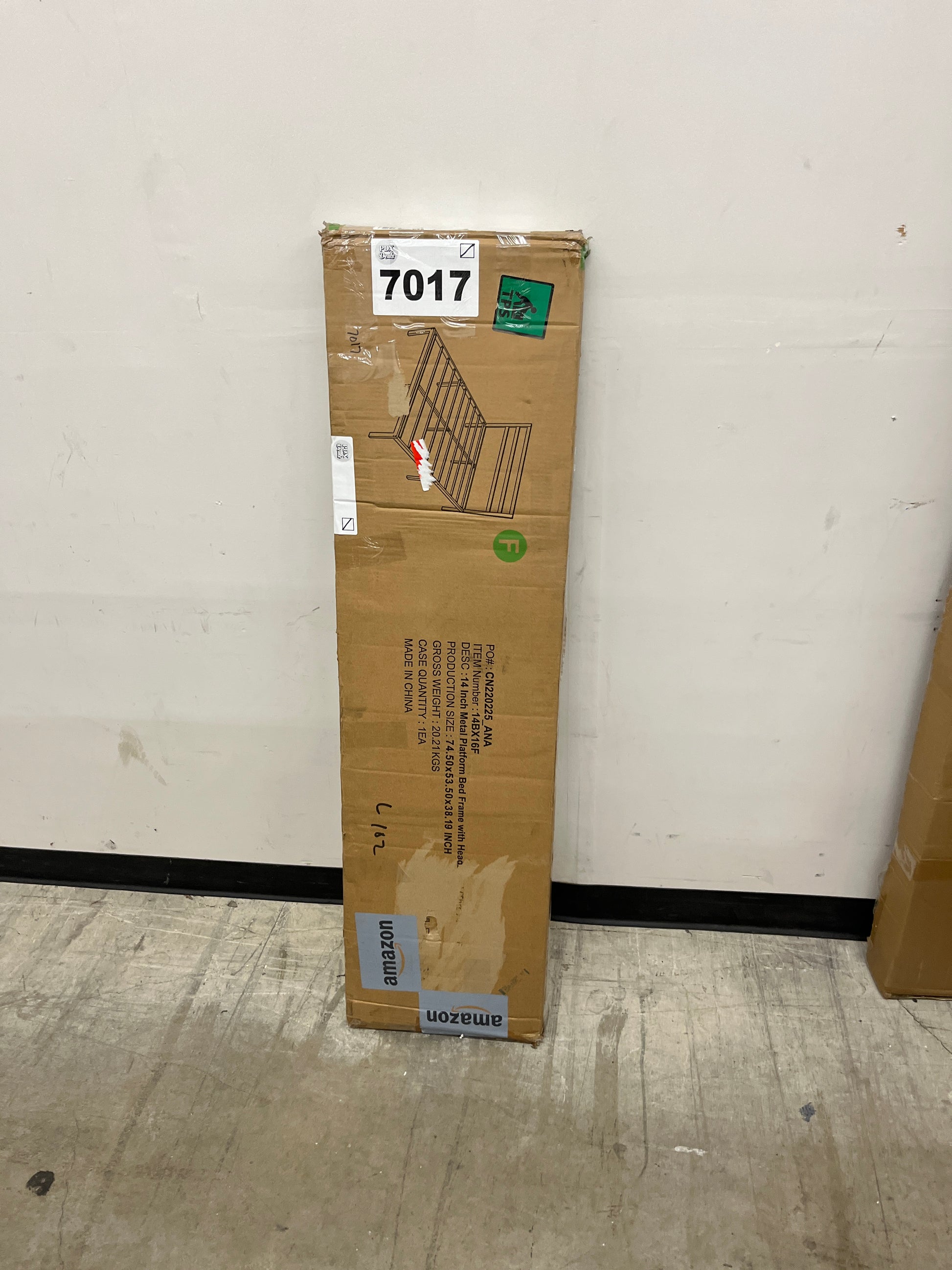 VECELO Premium Daybed Metal Bed Frame Twin Size Steel Slat Support/Strong Legs Headboard/Mattress Foundation, Multi-Functional Furniture (Classic Bed) - Retail $118