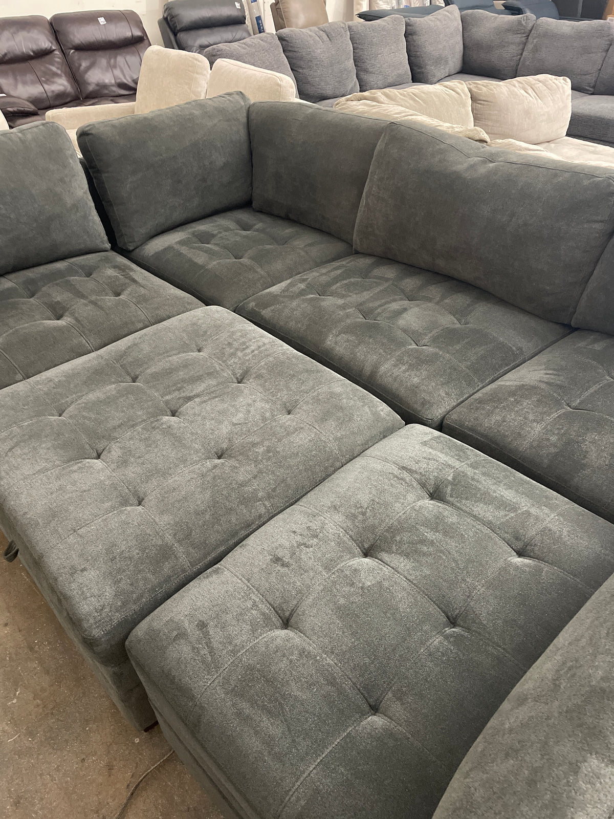Thomasville Tisdale Fabric Sectional with Storage Ottoman (Copy)