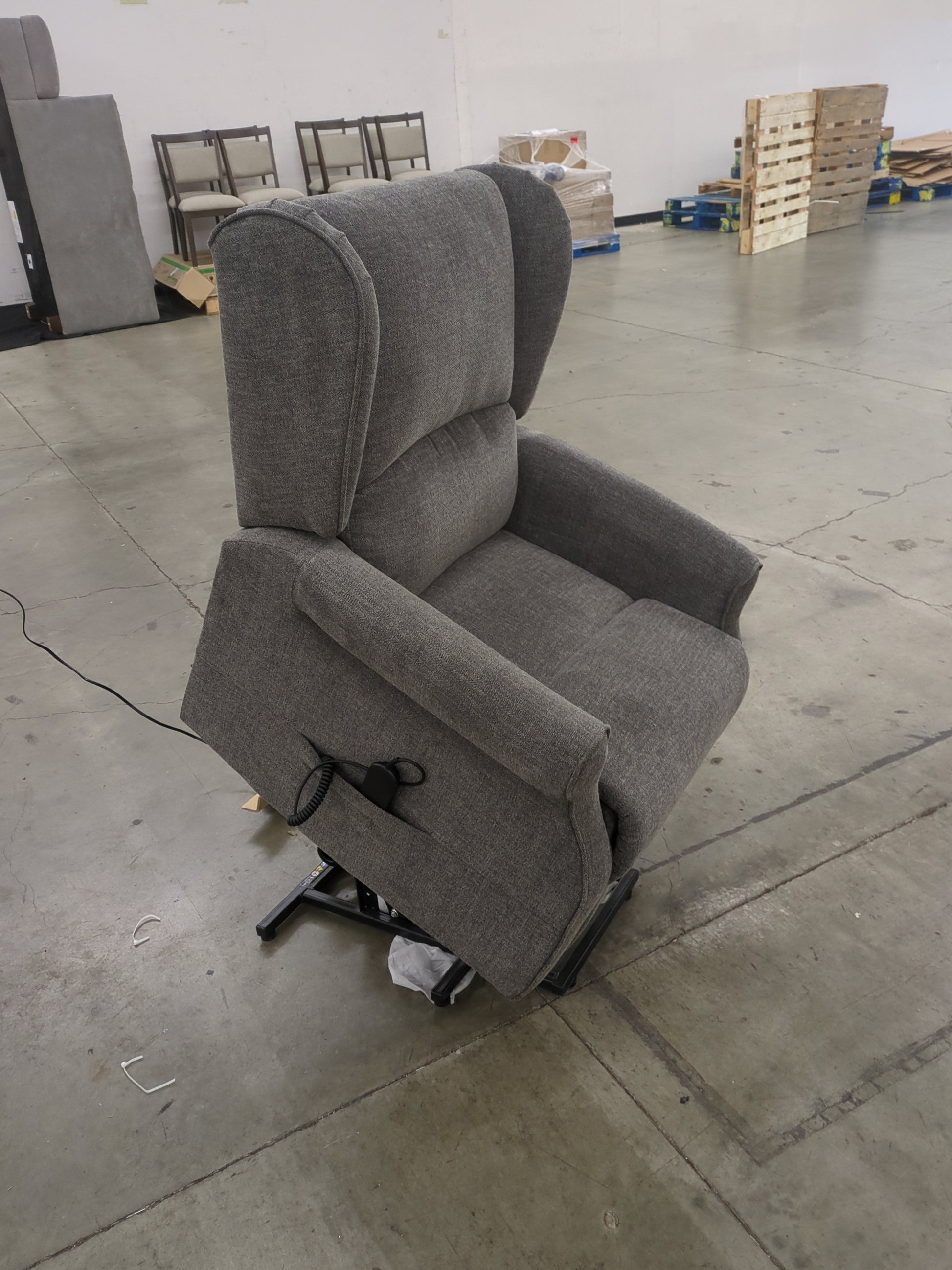 GARLAND LIFT RECLINER - Retail $649