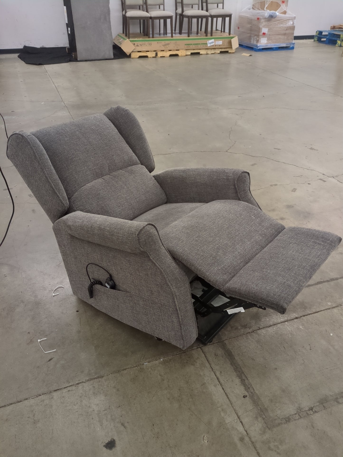 GARLAND LIFT RECLINER - Retail $649