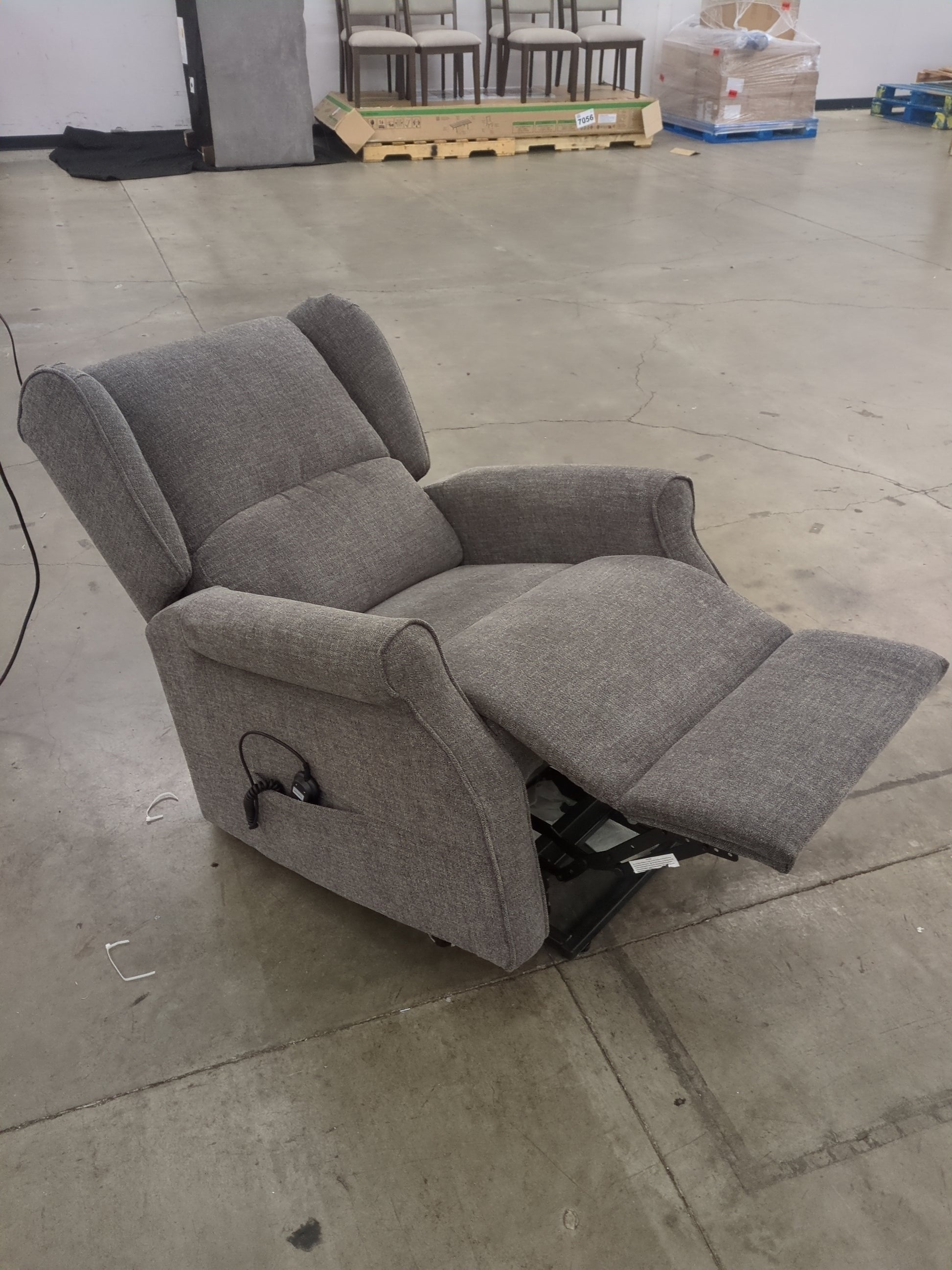 GARLAND LIFT RECLINER - Retail $649