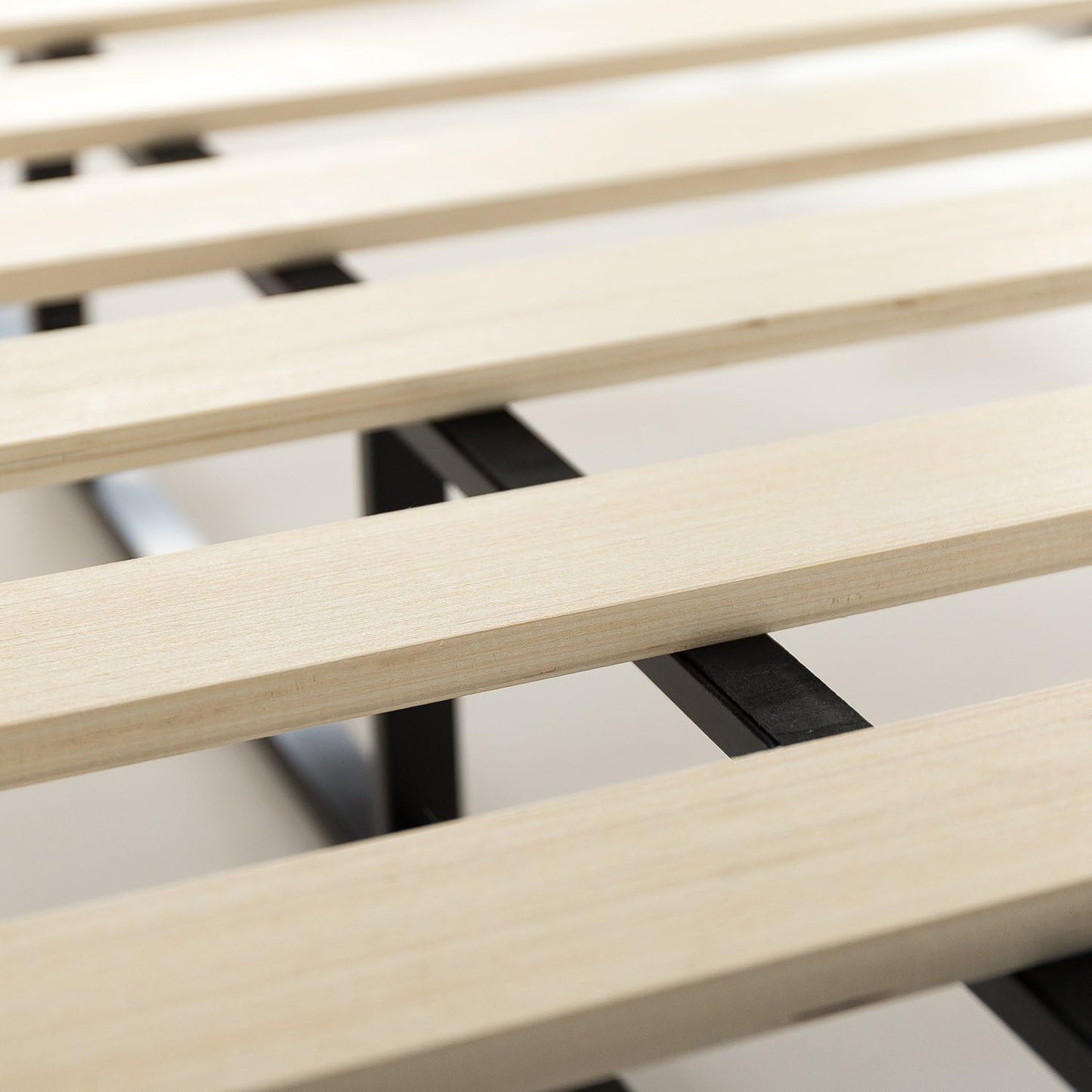 NEW - ZINUS Metal Box Spring with Wood Slats, 7.5 Inch Mattress Foundation, Sturdy Steel Structure, Easy Assembly, Queen - Retail $159