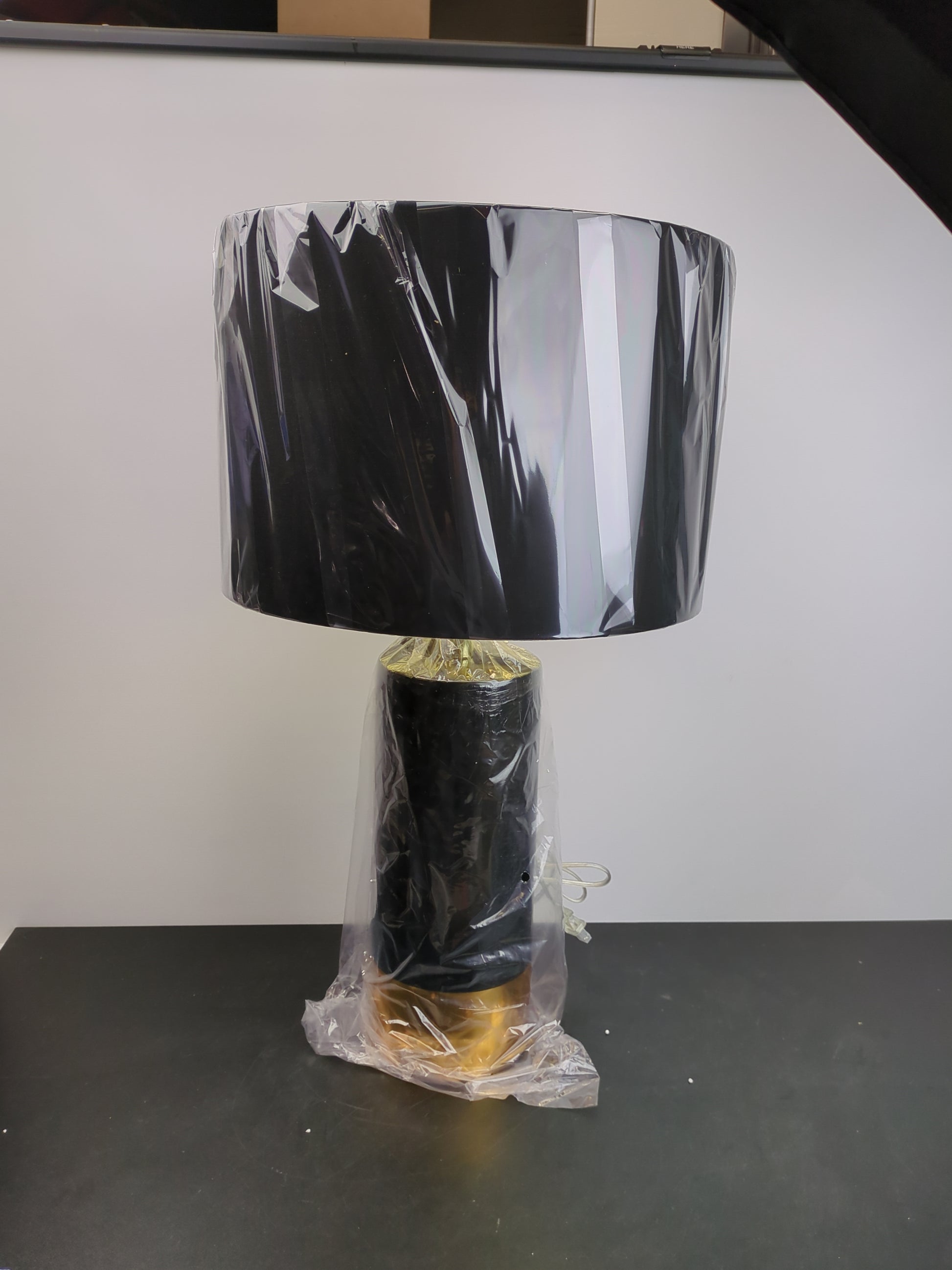 VIENNA TABLE LAMP - Retail $114