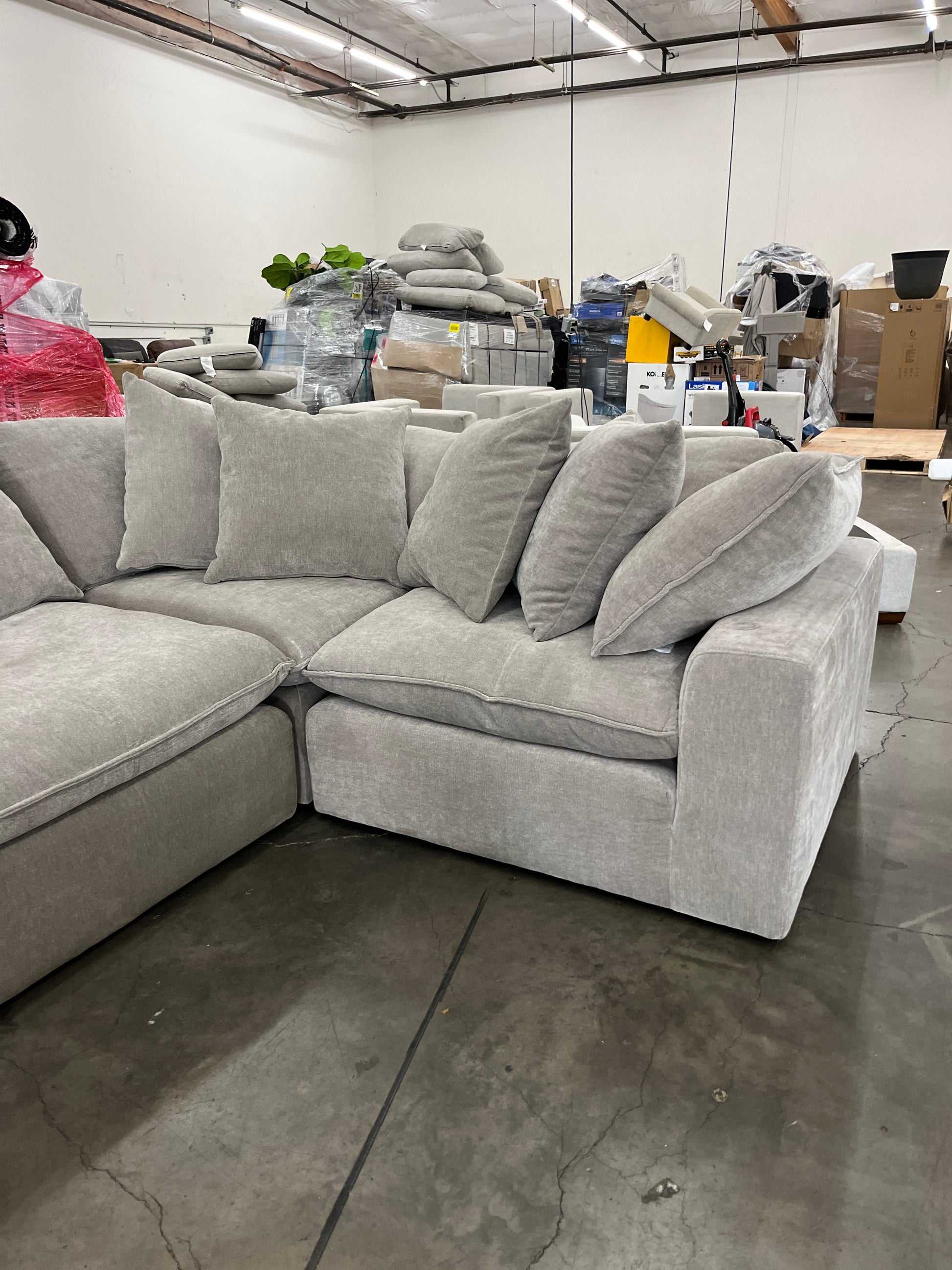 Thomasville Lowell 8-piece Modular Sectional - Retail $2399