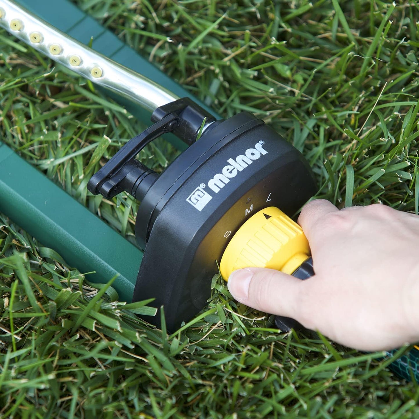 Melnor 65151AMZ Oscillating Sprinkler with 15 Precision Nozzles and QuickConnects - Retail $18