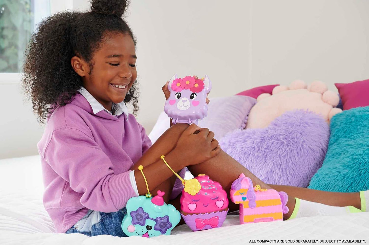Polly Pocket Sparkle Cove Adventure Unicorn Floatie Compact Playset with 2 Micro Dolls & 12 Accessories, Including 2 with Color Change