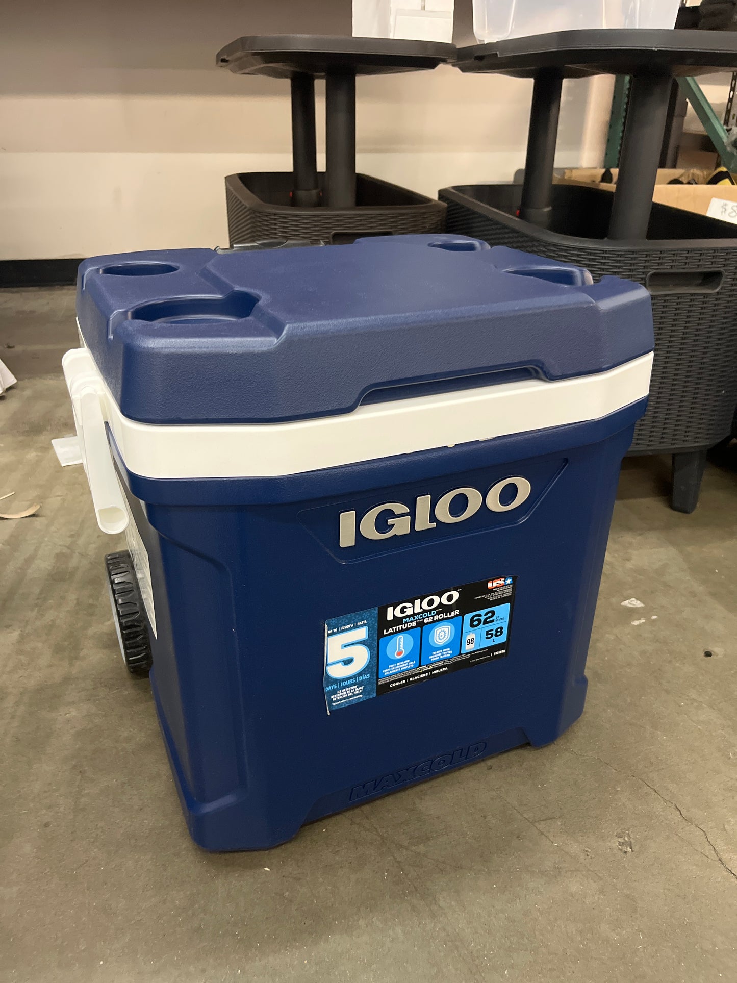 Igloo MaxCold Latitude 62-quart  Roller Cooler