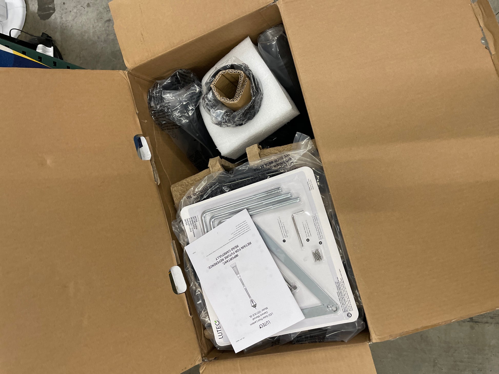 SOLAR OUTDOOR POST LIGHT - Retail $99