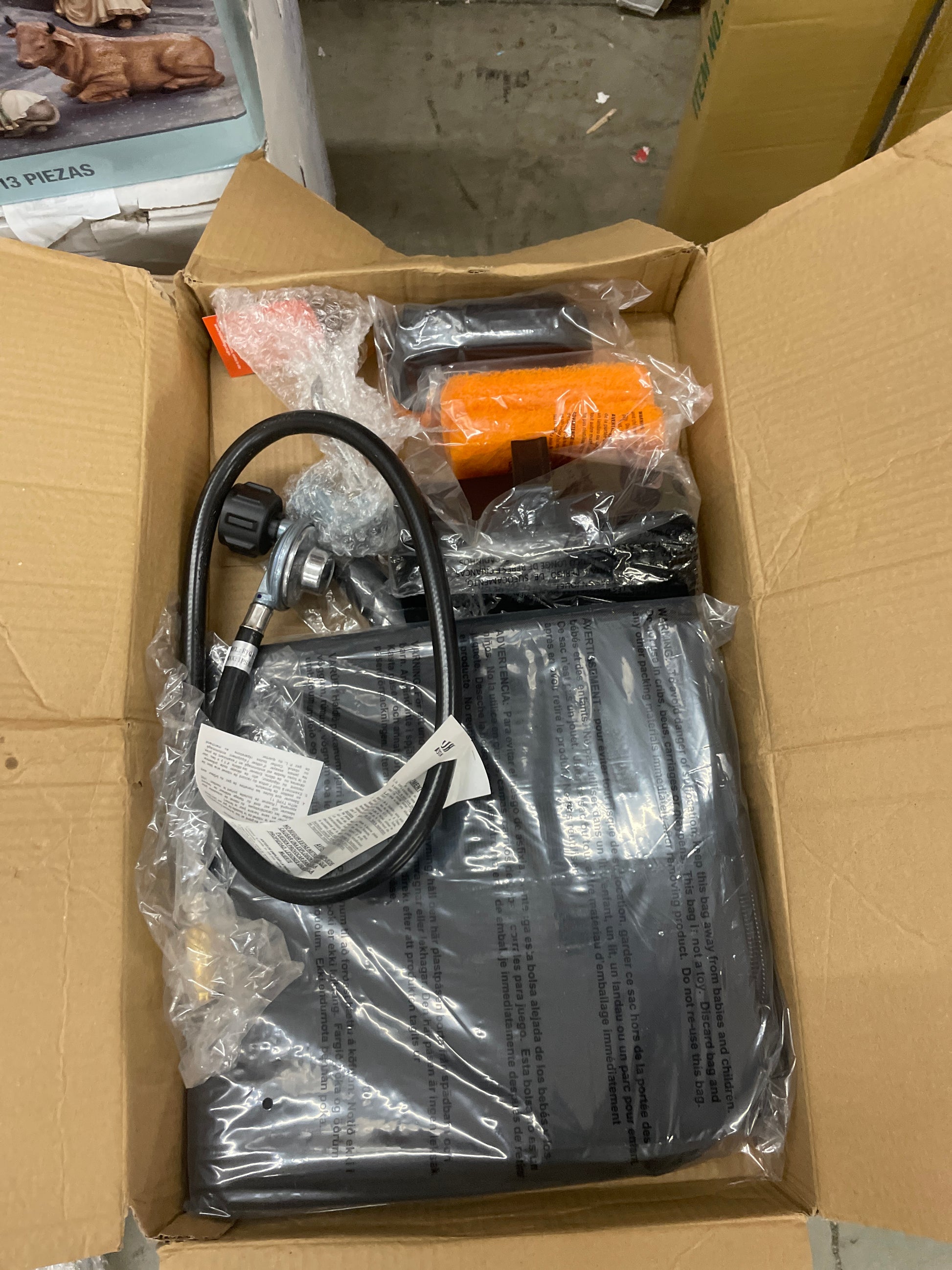 Blackstone 22 inch Omnivore Griddle Tabletop Bundle - Retail $189