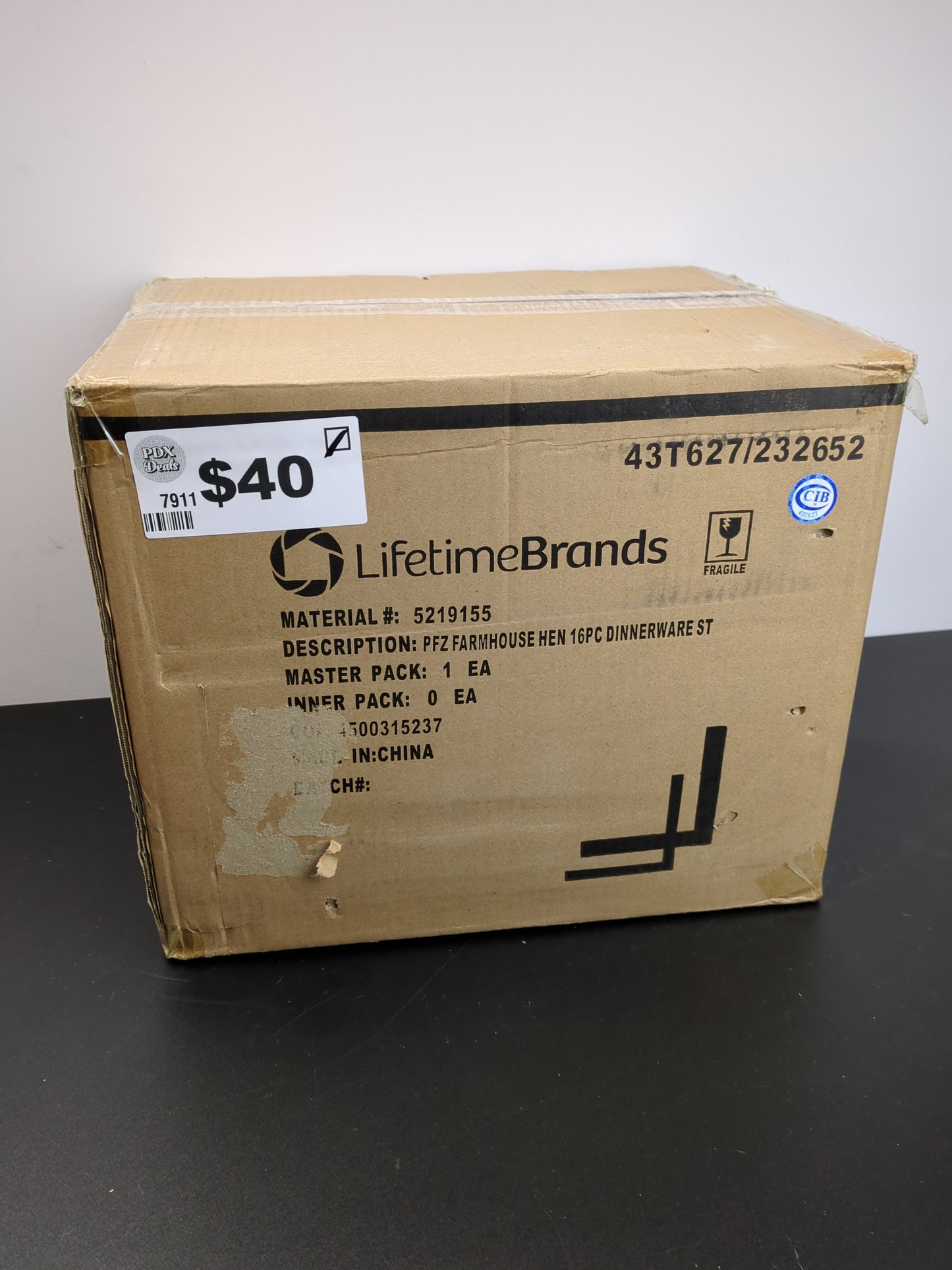 Pfaltzgraff Farmhouse Dinnerware Set (16 Piece), Blue, White - Retail $119