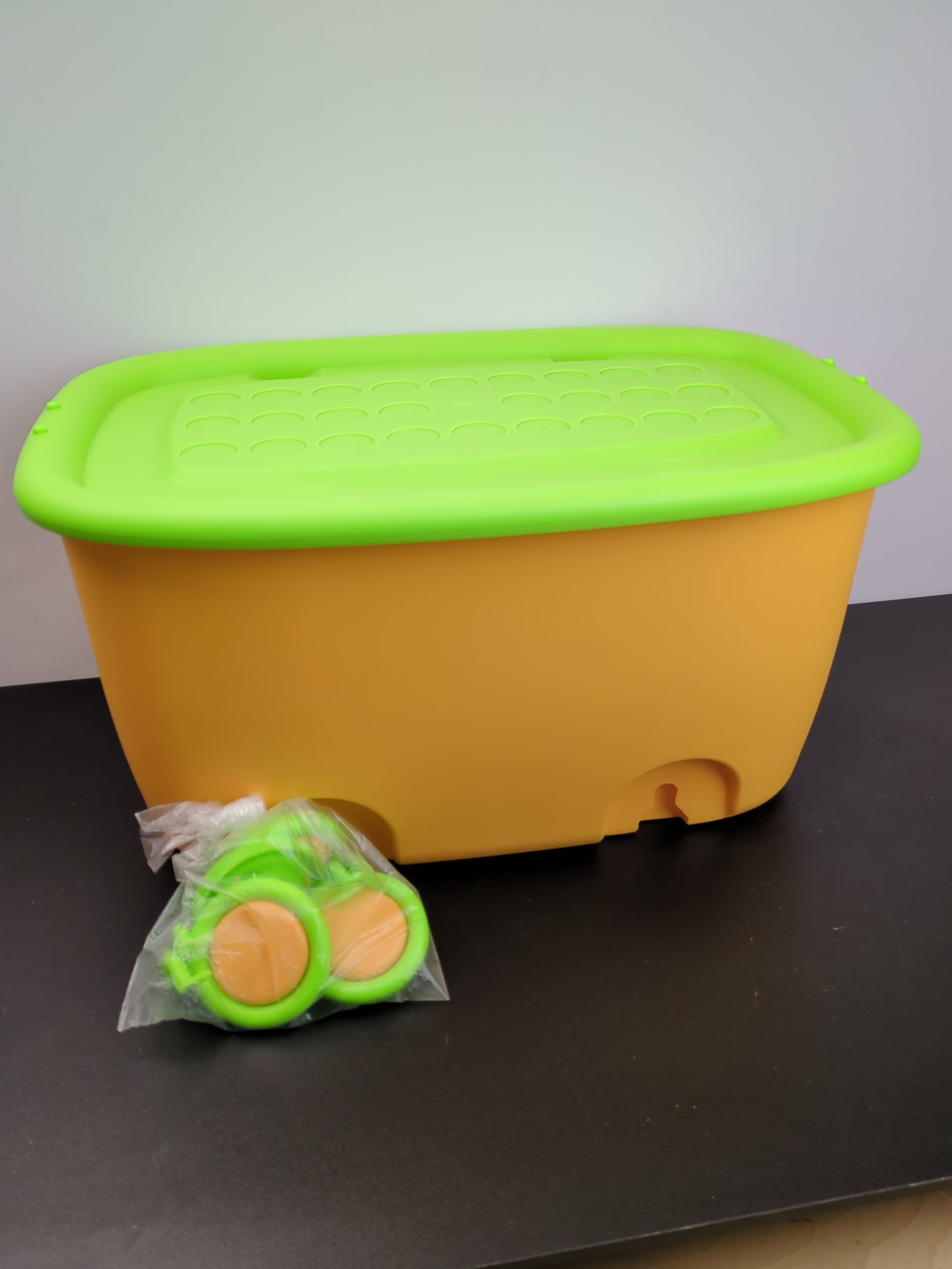 Basicwise QI003221 Stackable Toy Storage Box with Wheels, - Retail $43