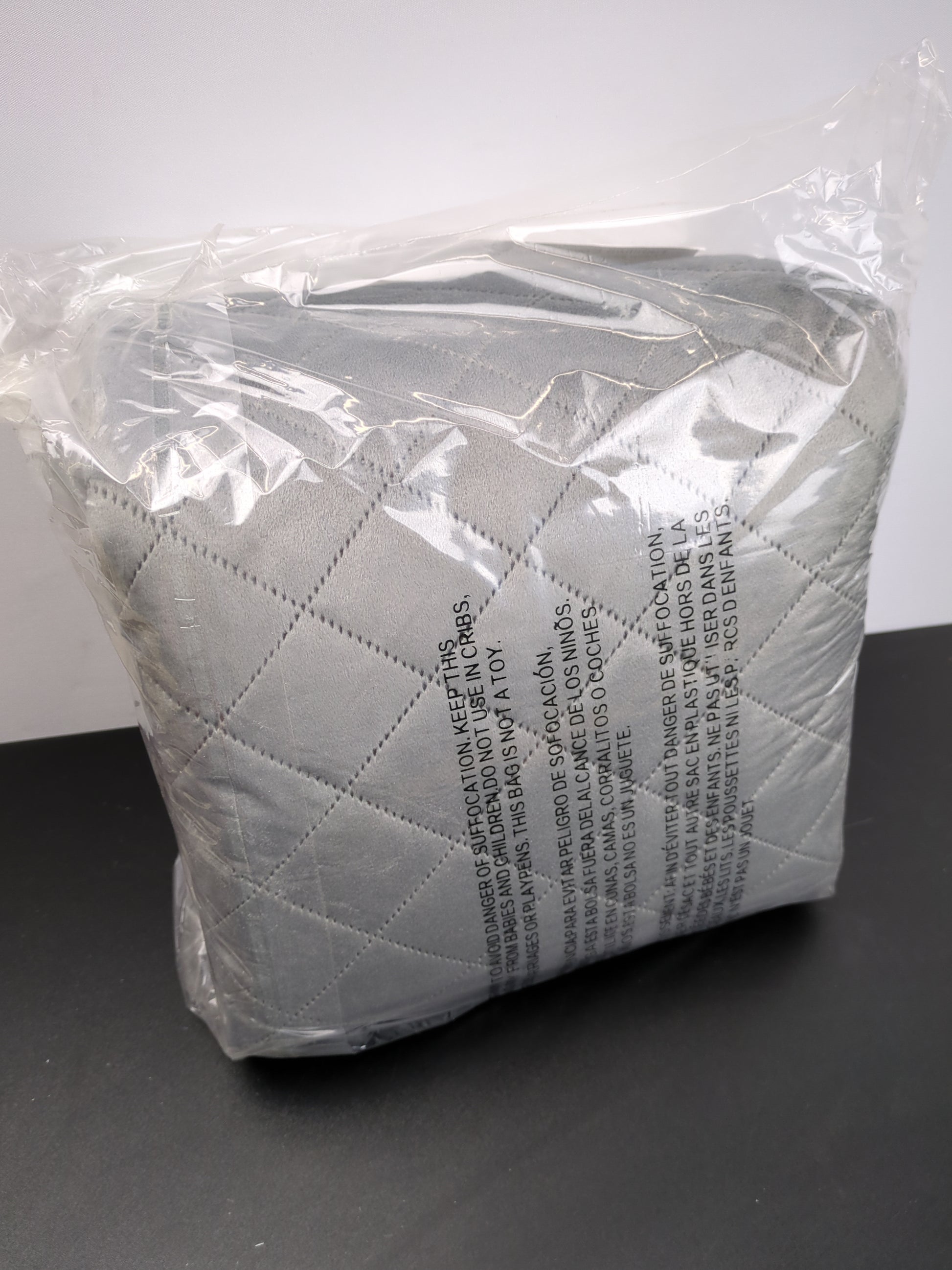 Zenna Home, Grey Protector: Waterproof Plush Loveseat Furniture Cover (EFCPLNSGY) - Retail $22