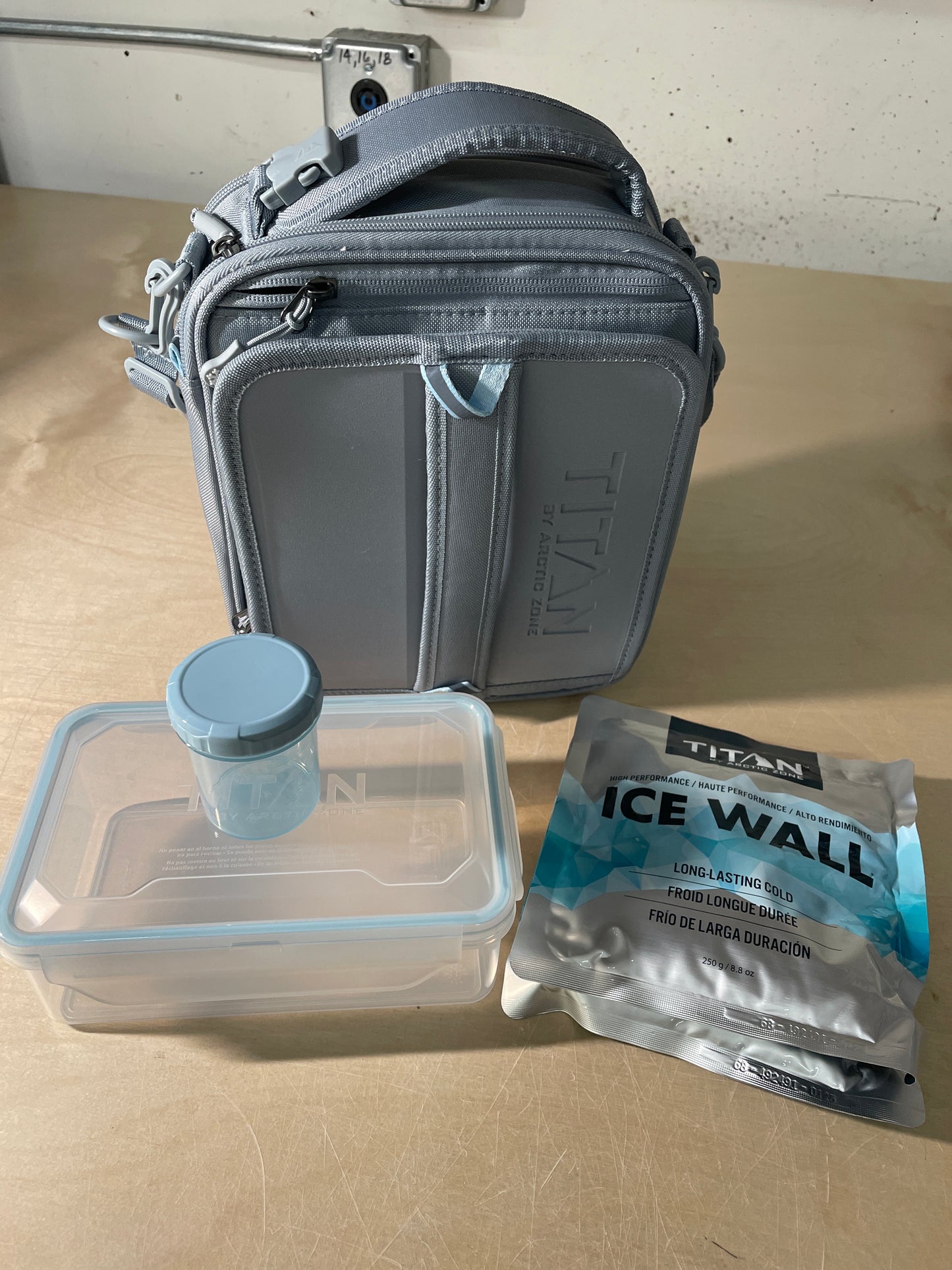 Titan Arctic Zone Fridge Cold, Crush Resistant Lunch Pack with 2 Ice Walls