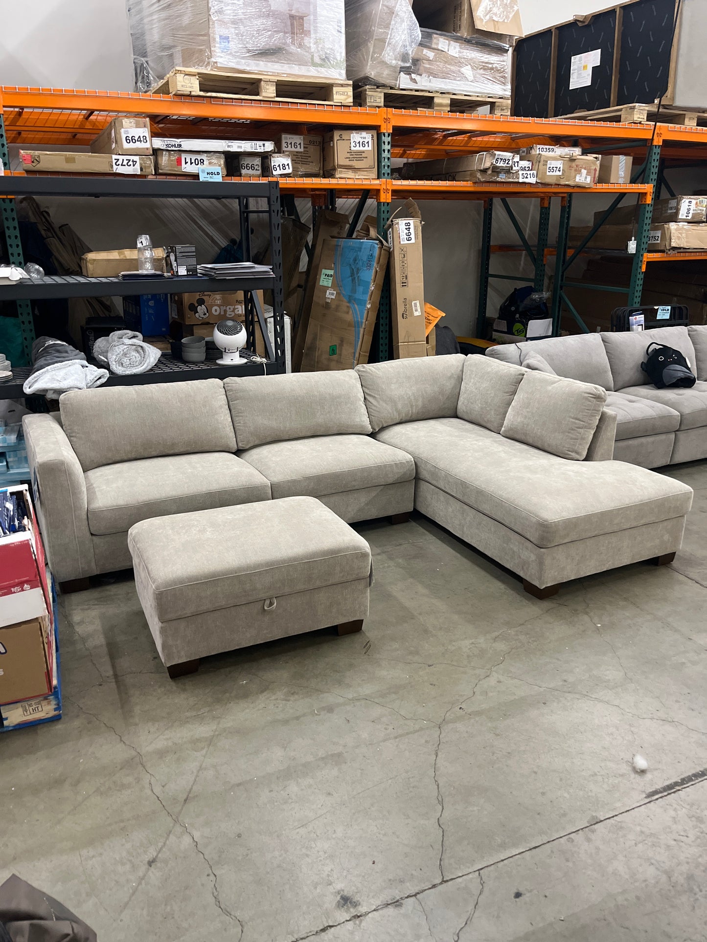 Thomasville Walsen Sectional with Storage Ottoman
