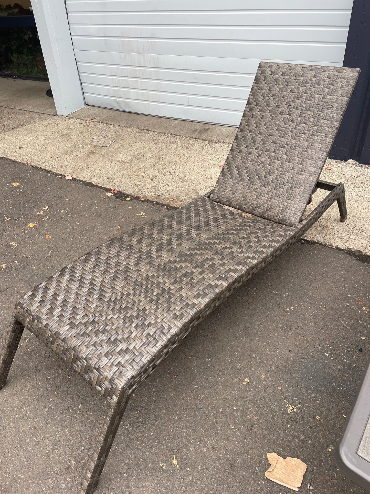 Sunvilla Woven Chaise Lounge