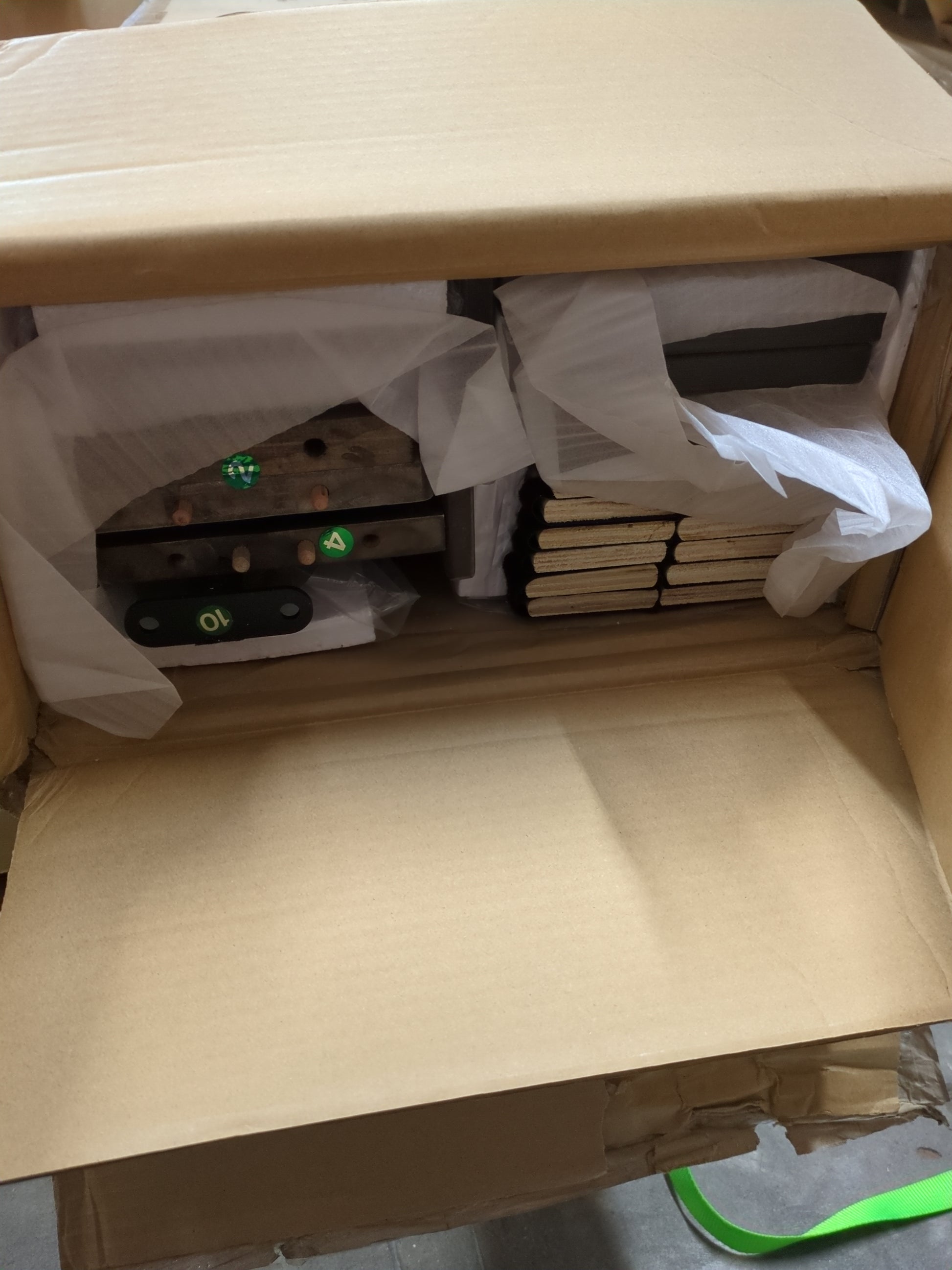 ZINUS Brock Metal and Wood Platform Bed Frame, Solid Acacia Wood Mattress Foundation, No Box Spring Needed, Easy Assembly, King - Retail $530