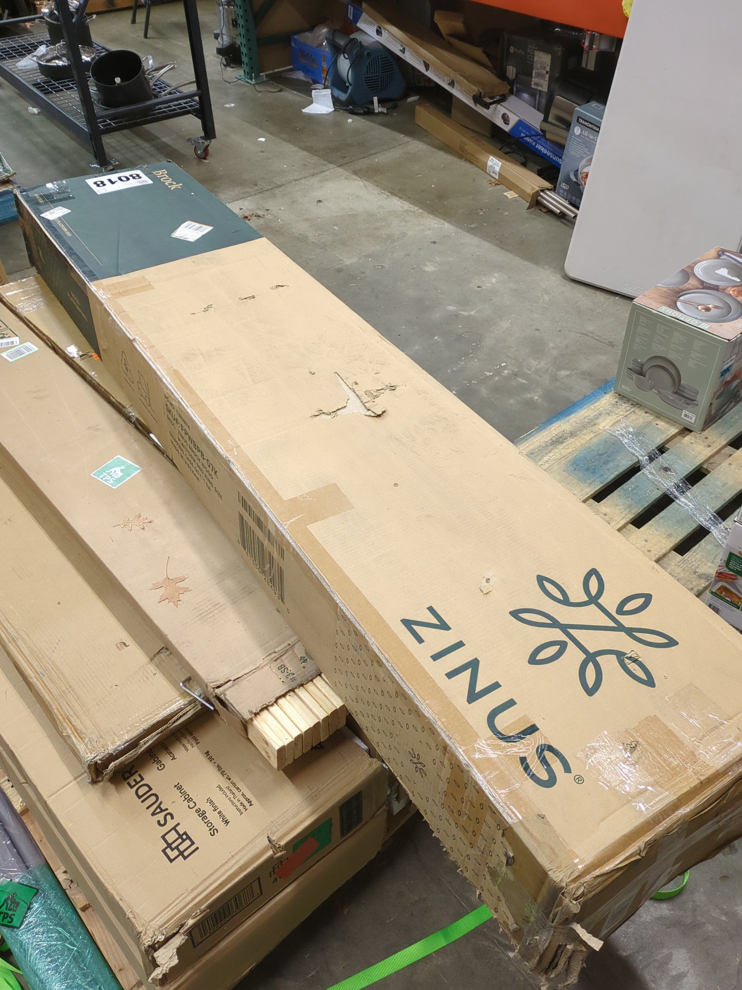 ZINUS Brock Metal and Wood Platform Bed Frame, Solid Acacia Wood Mattress Foundation, No Box Spring Needed, Easy Assembly, King - Retail $530