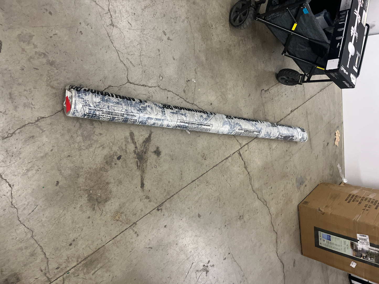 JONATHAN Y SMB105B-8 Estrella Bohemian Medallion Textured Weave Indoor/Outdoor Navy/Gray 8 ft. x 10 ft. Area Rug Coastal, Easy Cleaning, for High Traffic, Kitchen, Living Room, Backyard, Non Shedding - Retail $104