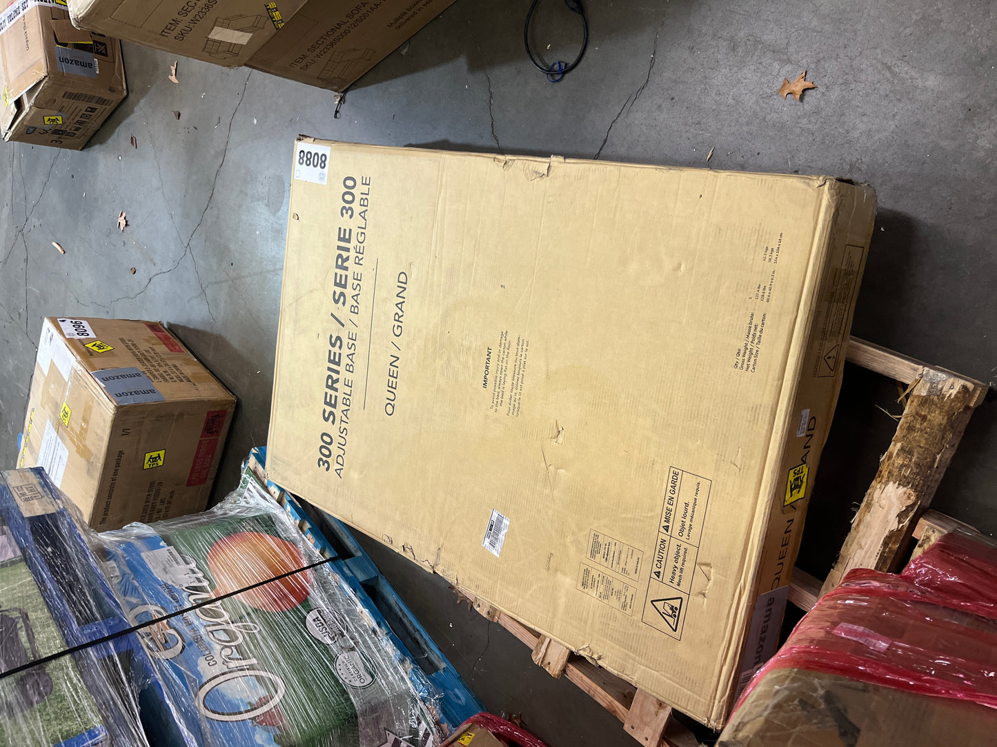 LUCID L300 Adjustable Bed Frame - Head and Foot Incline - USB - Wireless Remote - Easy 2 Person Assembly - Quiet Motor - Relax - TV - Working - Reading - Ergonomic - Electric Bed Base - Queen Size - Retail $558