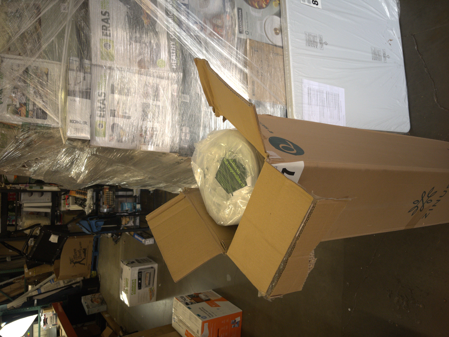 NEW - ZINUS QUEEN 8 Inch Green Tea Cooling Memory Foam Mattress [New Version], Queen, Fiberglass Free, Medium Firmness, Cooling Gel Foam, Certified Safe Foams & Fabric, Mattress in A Box - Retail $245