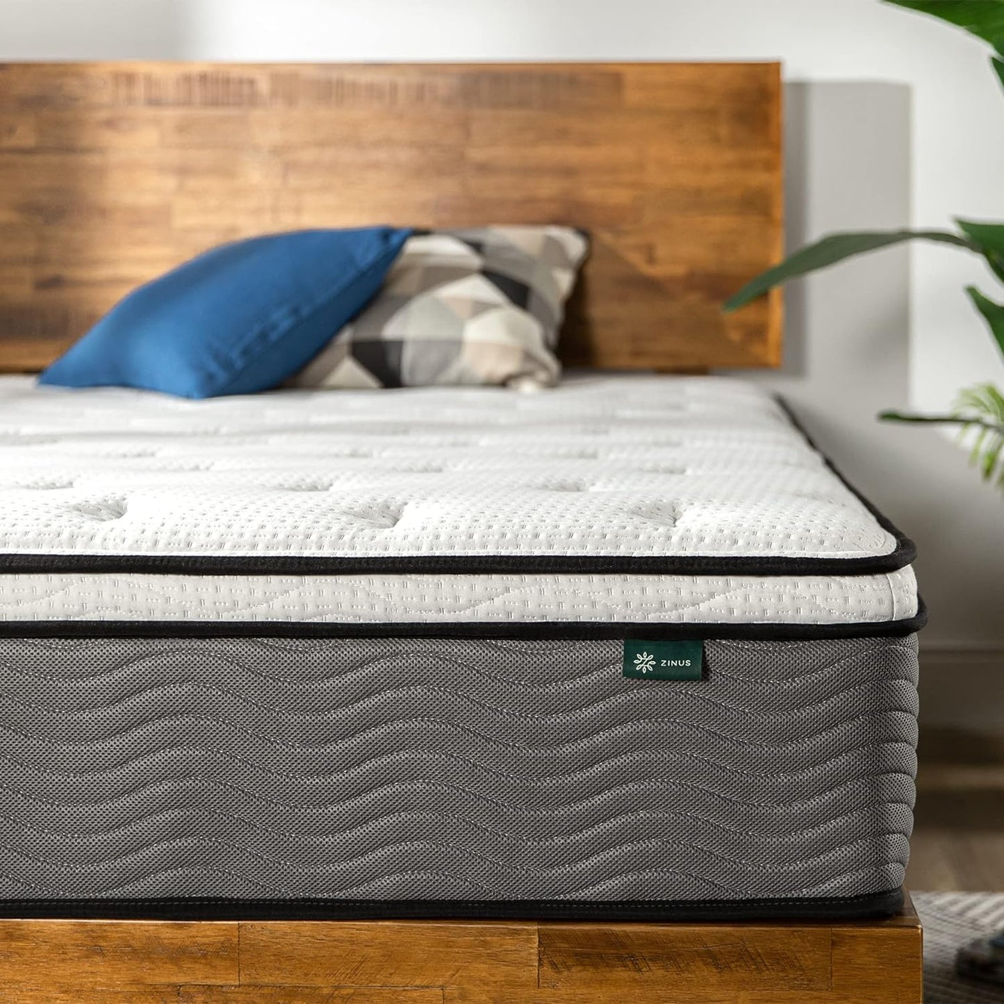 NEW - ZINUS 12 Inch FULL Support Plus Pocket Spring Hybrid Mattress, Extra Firm Feel, Heavier Coils for Durable Support, Pocket Innersprings for Motion Isolation, Mattress-in-a-Box, Full White - Retail $248