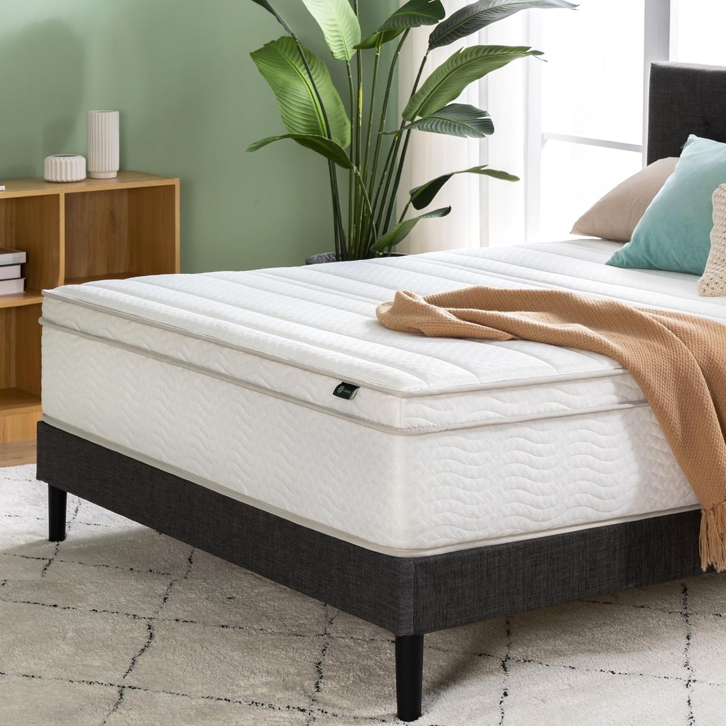 NEW - Zinus 12 Inch QUEEN Foam and Spring Hybrid Mattress [New Version], Queen, Fiberglass Free, Medium Firmness, Durable Support, Certified Safe Foams & Fabric, Mattress in A Box - Retail $200