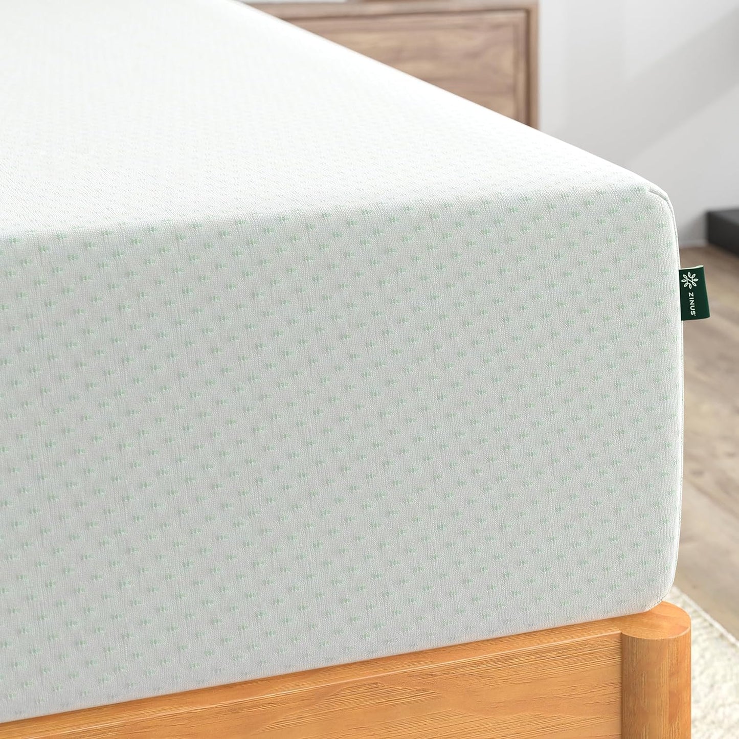NEW - ZINUS QUEEN 10 Inch Green Tea Memory Foam Mattress, Fiberglass Free, Patented Custom Contour Support, Sturdy Base Foam, CertiPUR-US Certified, Bed-in-a-box, White - Retail $369