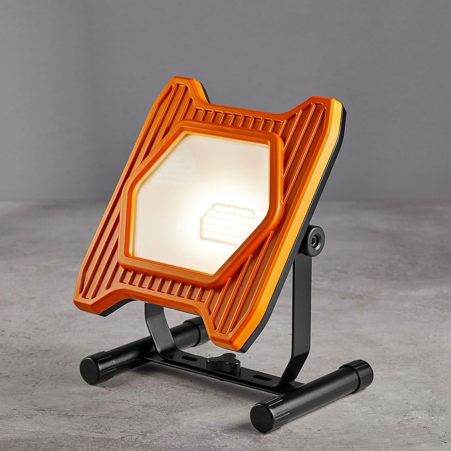 NEW - AmazonCommercial 2800LM, Super Bright LED Work Light, 120V, 28W, 5000K, Daylight - Retail $47