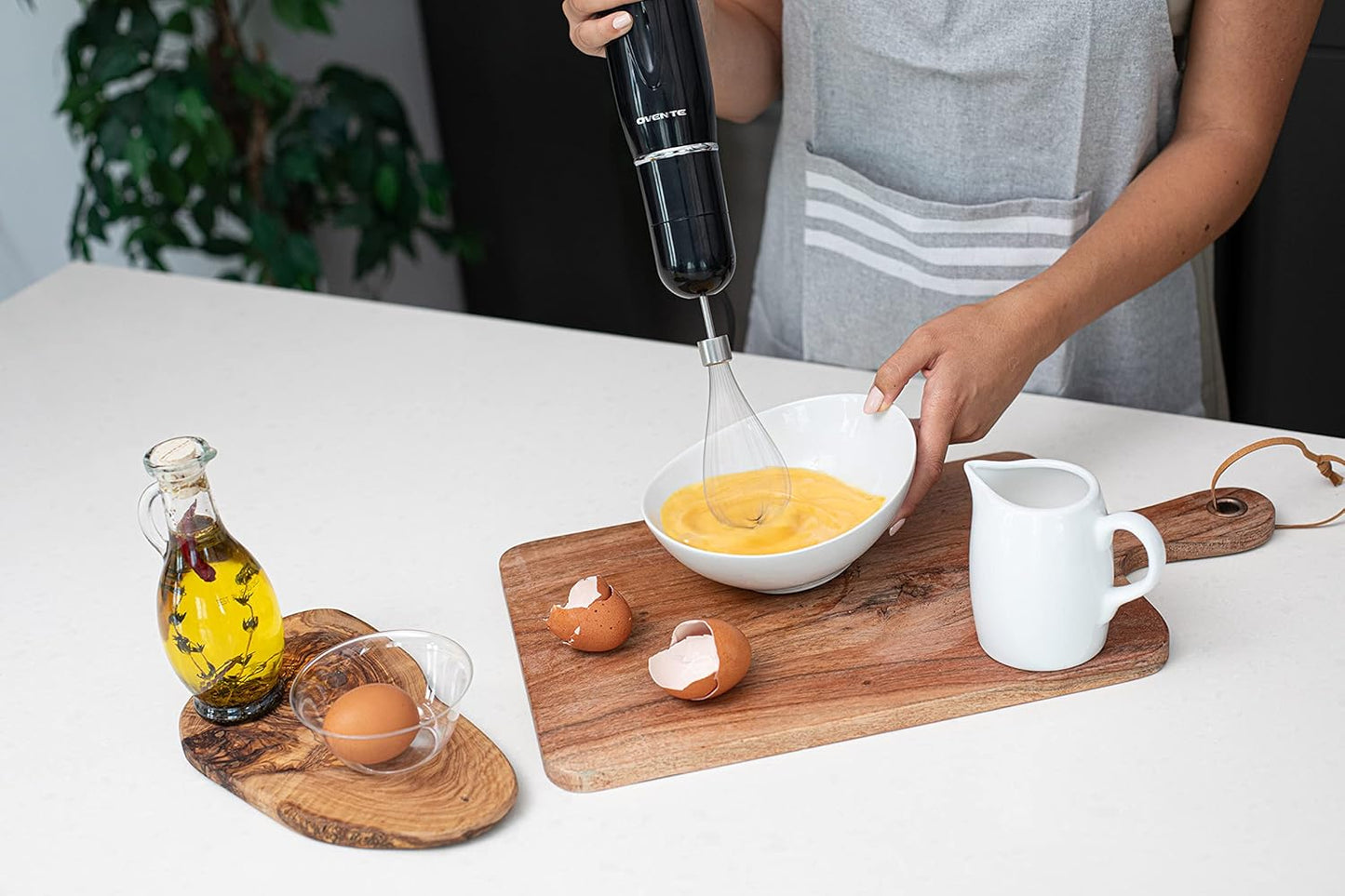 OVENTE Immersion Hand Blender, 300W Electric Handheld Portable Stick Mixer Set with 2 Mixing Speed, Stainless Steel Blades, Egg Whisk Attachment, Mixing Beaker and BPA-Free Food Chopper, Black HS565B