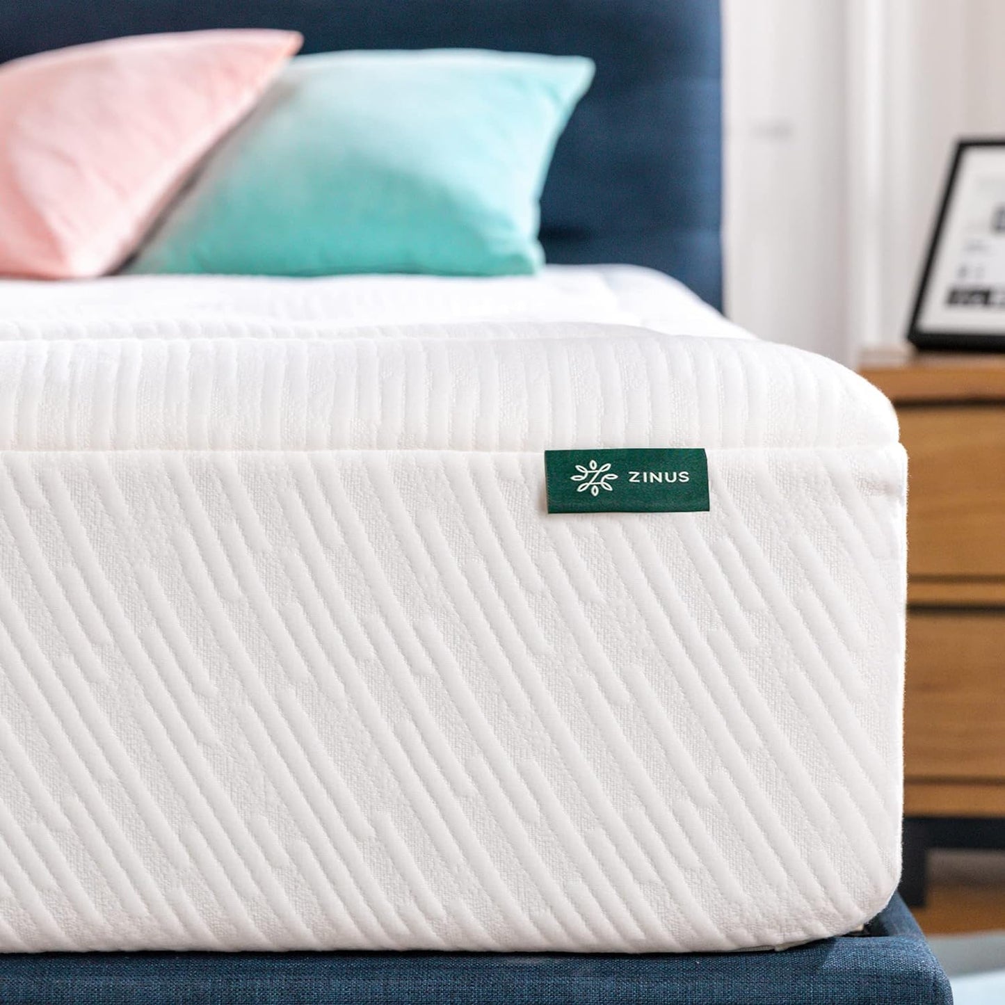 NEW - ZINUS 12 Inch QUEEN Cloud Memory Foam Mattress, Fiberglass Free, Pressure Relieving, Bed-in-a-Box, CertiPUR-US Certified, Queen, White - Retail $399
