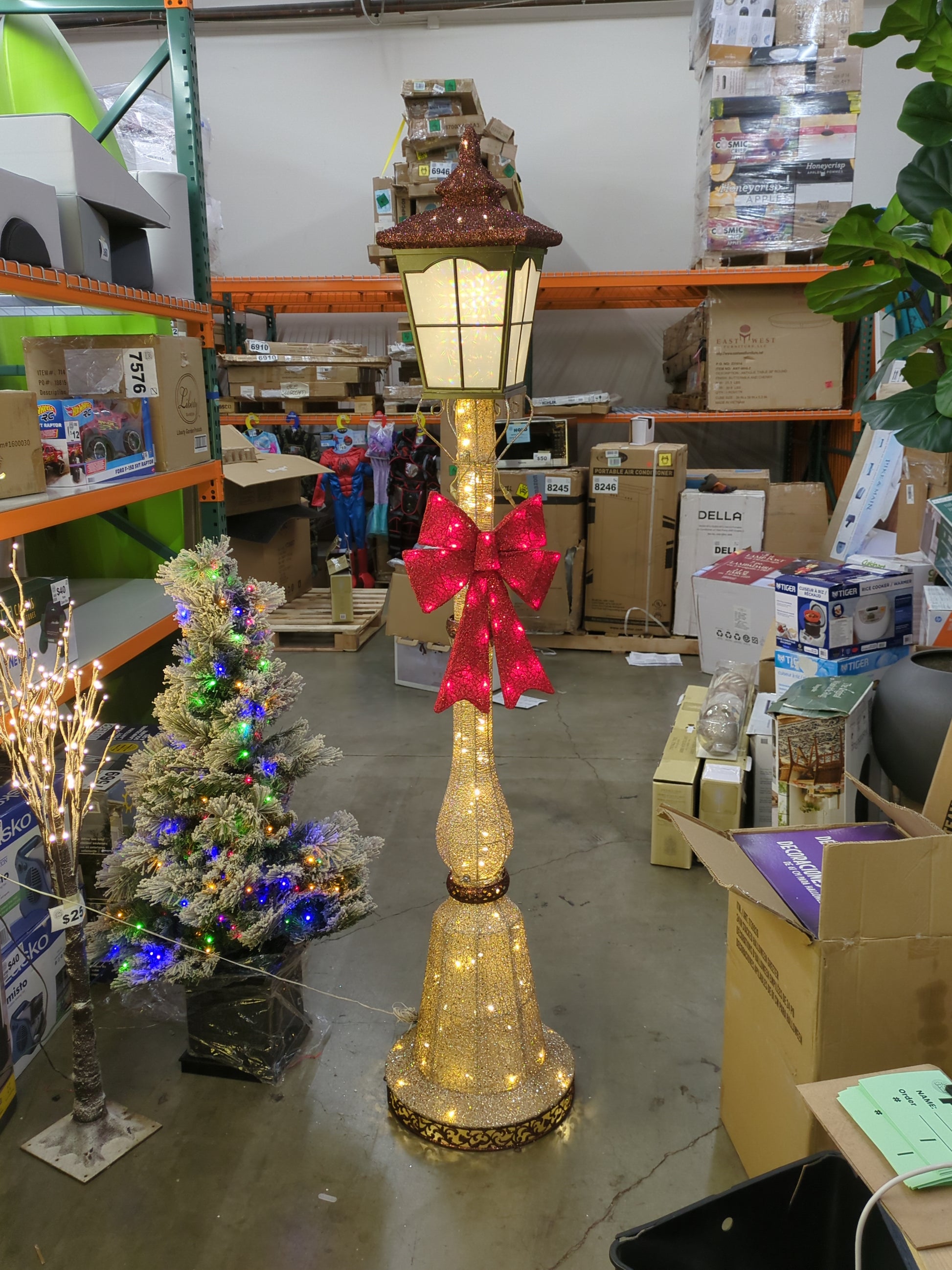 7' LAMP POST - Retail $99