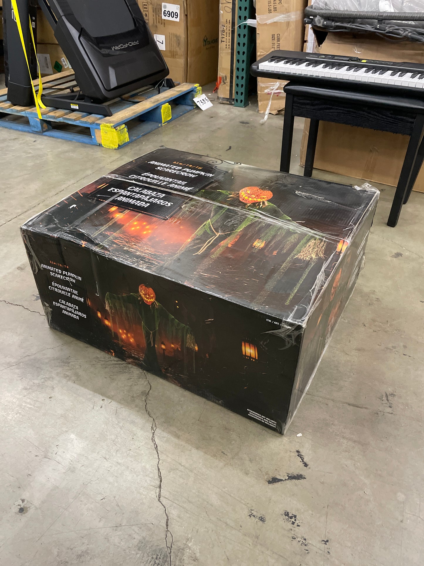 7' PUMPKIN SCARECROW - Retail $199