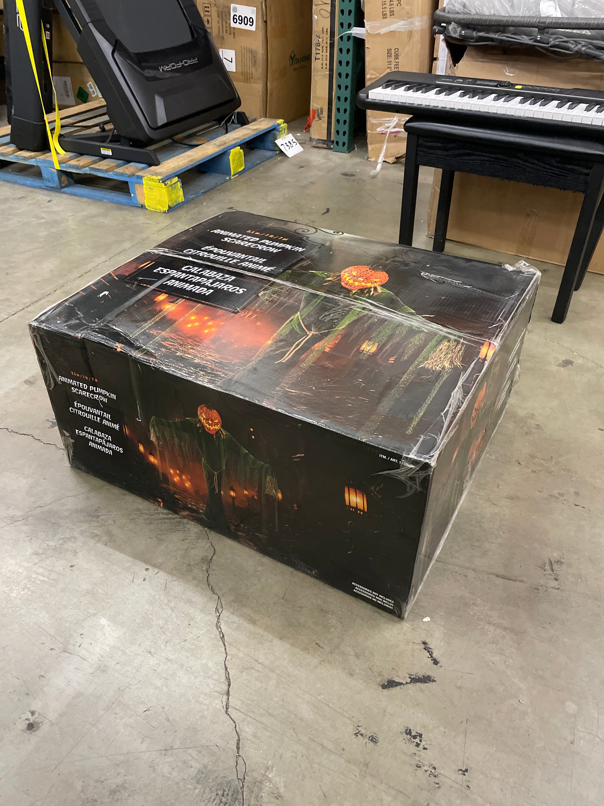 7' PUMPKIN SCARECROW - Retail $199