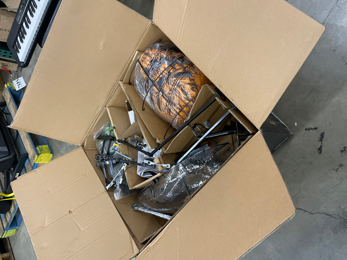 7' PUMPKIN SCARECROW - Retail $199