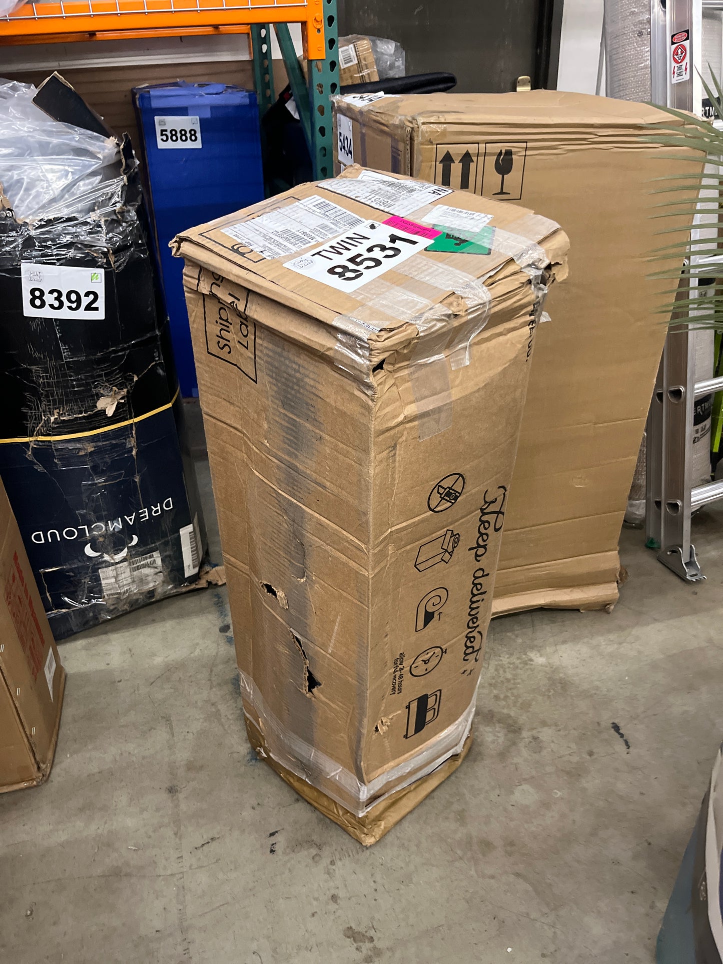 Signature Design by Ashley Twin Size Chime 10 Inch Medium Firm Hybrid Mattress with Cooling Gel Memory Foam - Retail $179