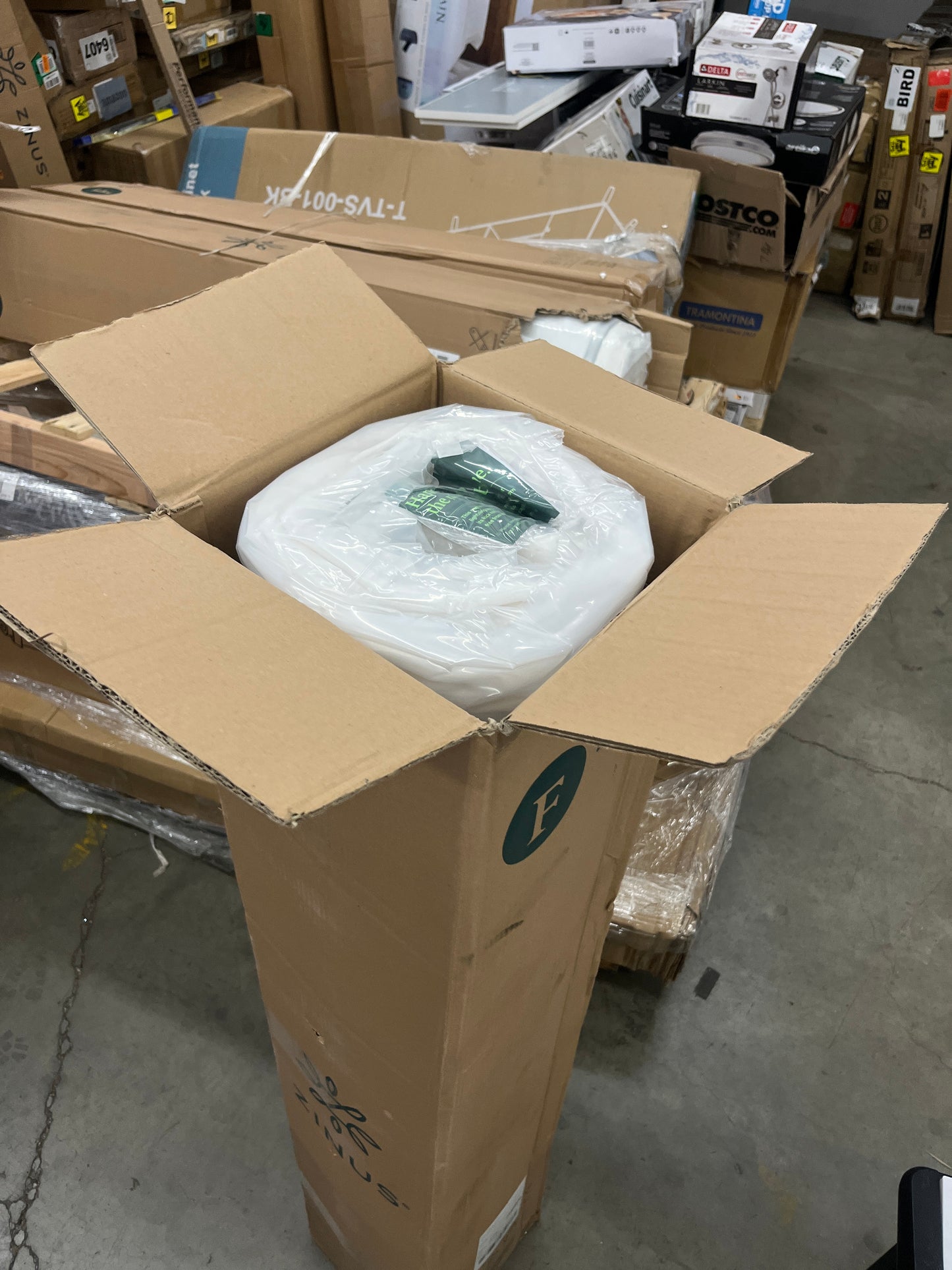 NEW - ZINUS FULL 8 Inch Foam and Spring Hybrid Mattress [New Version], Medium Firmness, Durable Support, Certified Safe Foams & Fabric, Mattress in A Box - Retail $138