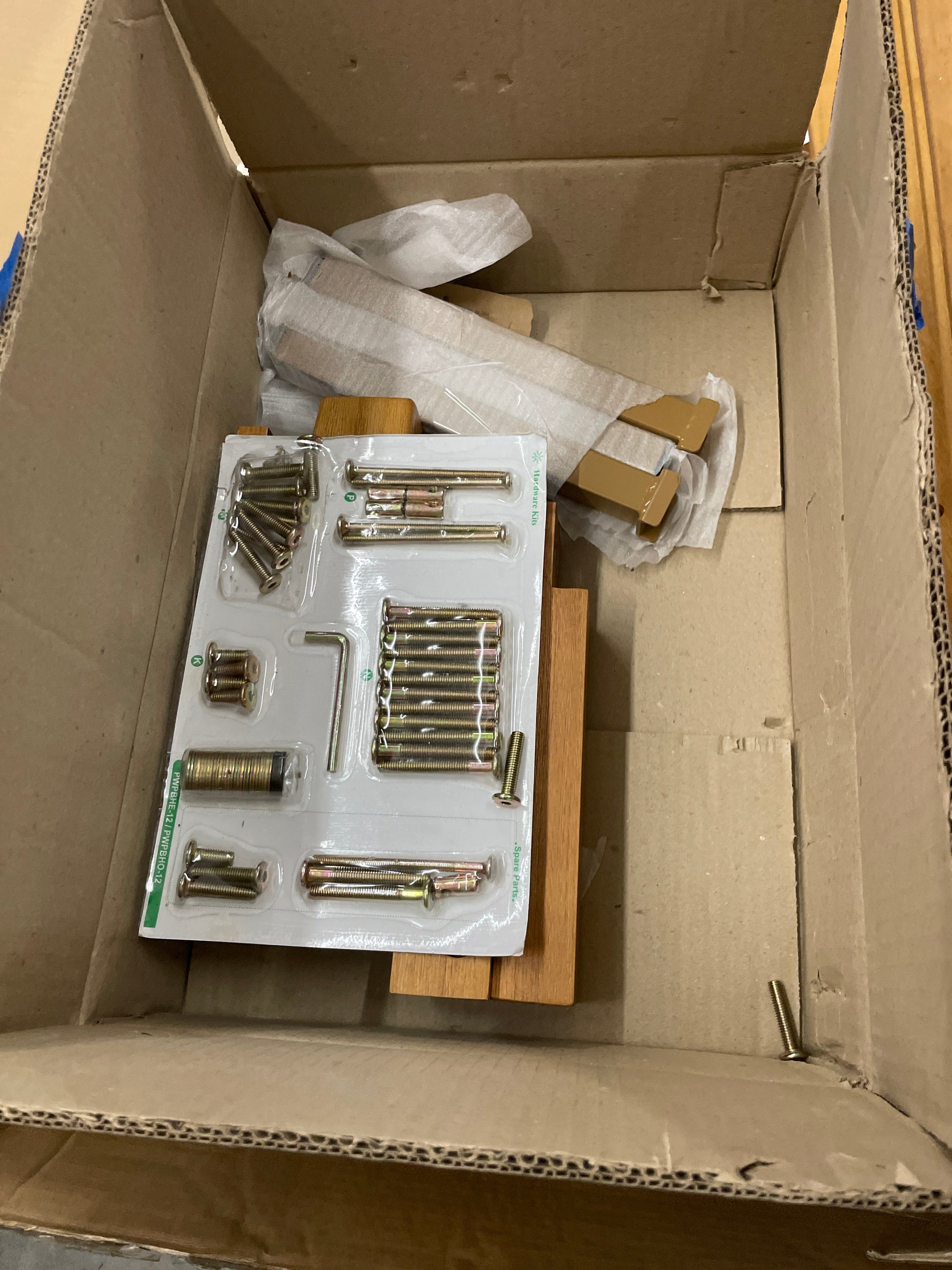 ZINUS Alexia Wood Platform Bed Frame with headboard, Solid Wood Foundation with Wood Slat Support, No Box Spring Needed, Easy Assembly, Rustic Pine, Full - Retail $271