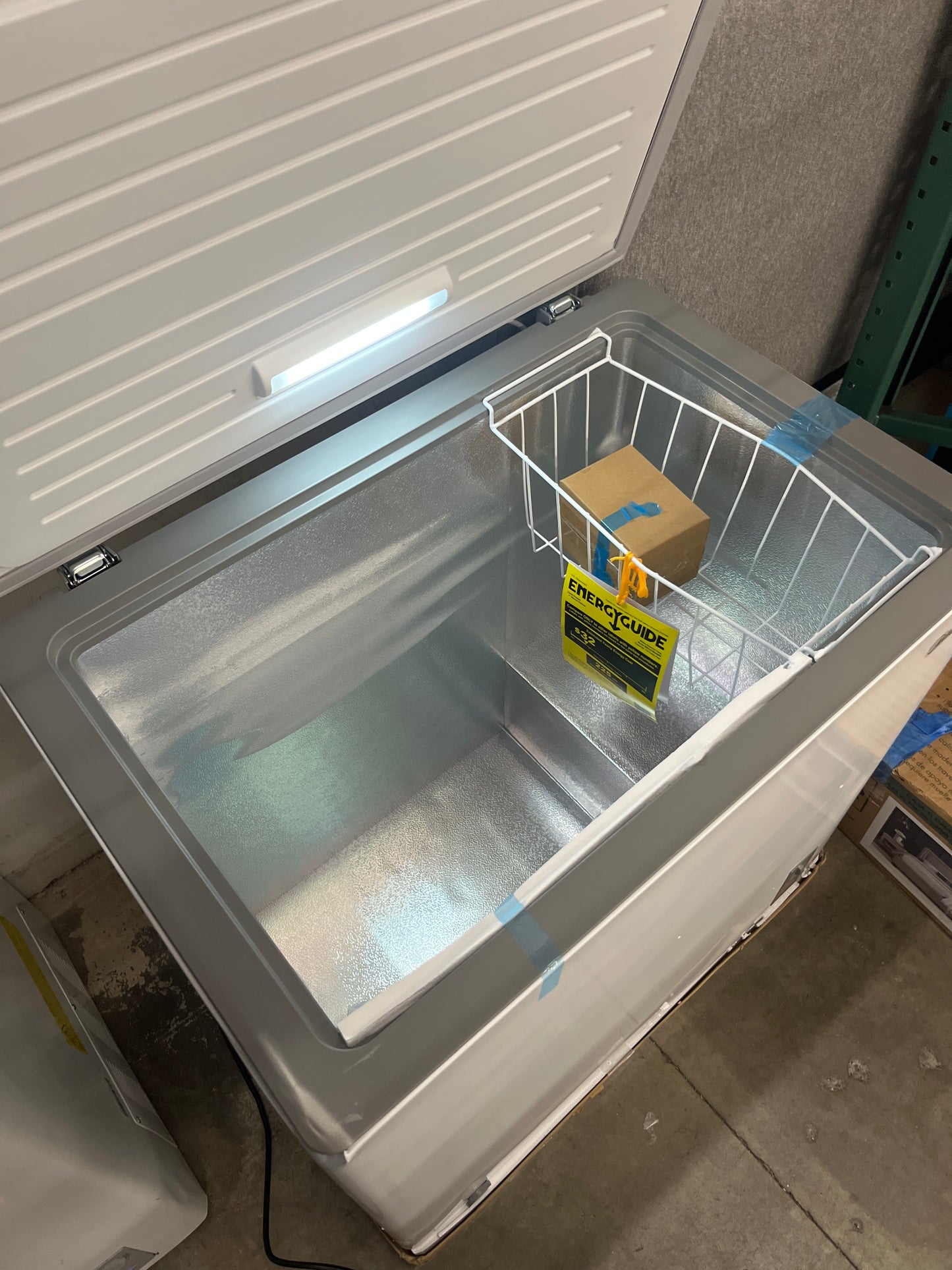 NEW w/ dmg - Midea Convertible Chest Freezer with Interior LED Light, 7.0 cu ft - Retail $269 (Copy)