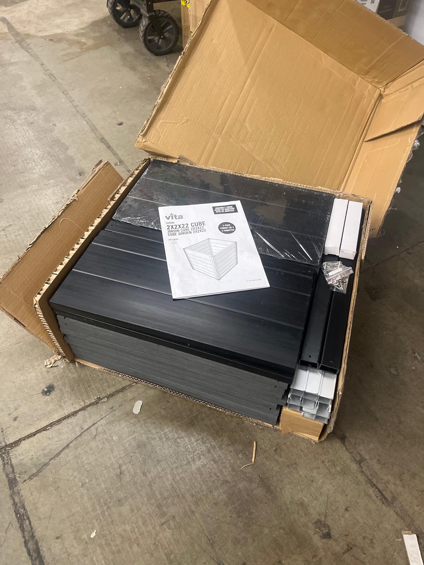 NEW - Costco - Vita Urbana 22" Cube Planter, 2-pack - Retail $199