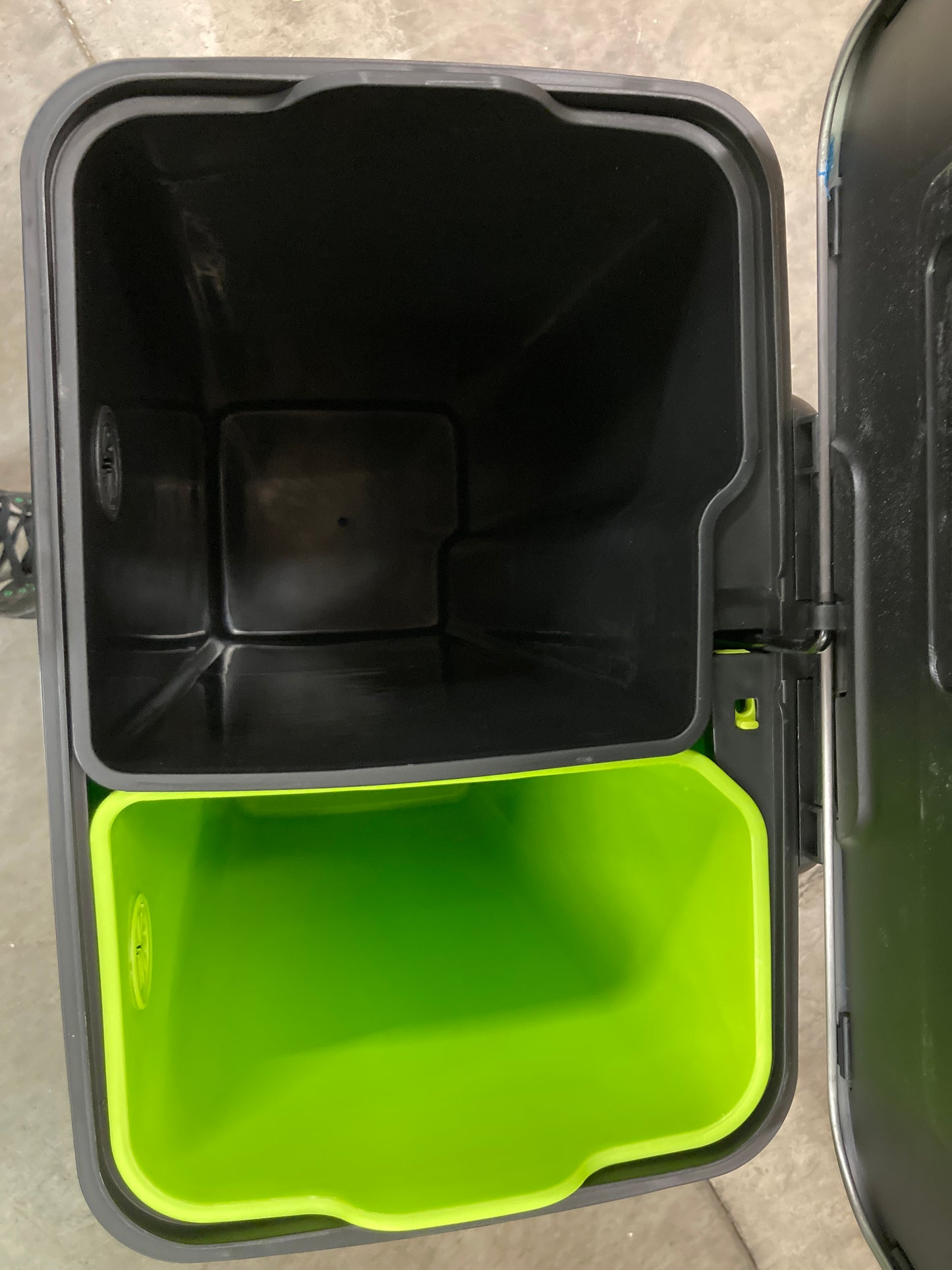 Costco - Neocube 50 Liter Dual Compartment 28 Liter and 18 Liter Stainless Steel Recycle and Trash Bin - Retail $99