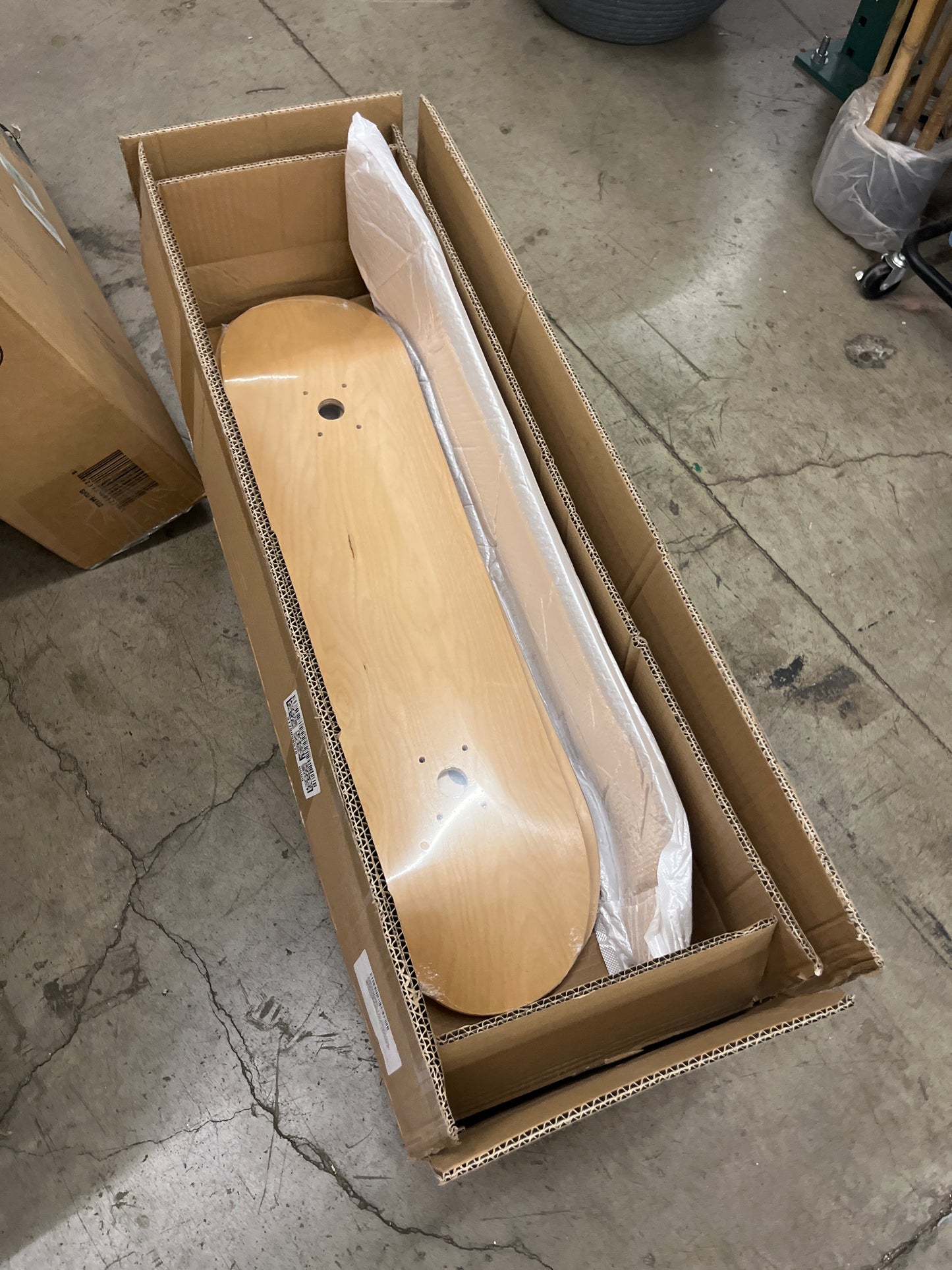 NEW - Industrial Shelves - 5 Tier Industrial Decor Pipe Bookcase Using 7 Ply Skateboard Decks - Natural Wood Stain Finish - Bathroom Wall Decor, Living Room Furniture, Book Shelf for Skateboard Enthusiasts - Retail $150