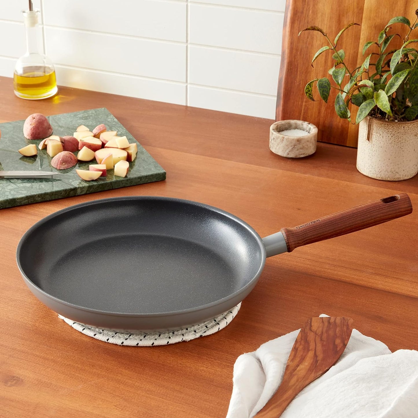 NEW - GreenPan Mayflower Pro Hard Anodized Healthy Ceramic Nonstick, 12in Frying Pan Skillet, Vintage Wood Handle, PFAS-Free, Induction, Charcoal Gray - Retail $55
