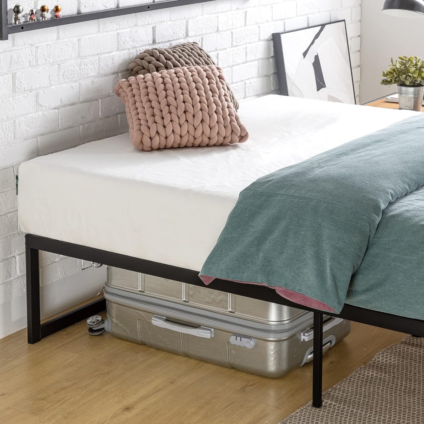 NEW - ZINUS QUEEN Abel Metal Platform Bed Frame / Mattress Foundation, Easy Assembly - Retail $105