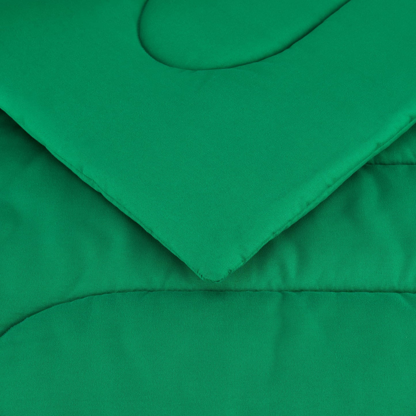 Amazon Basics 5-Piece Soft Microfiber Kid's Bed-in-a-Bag Bedding Set, Twin, Green, Solid