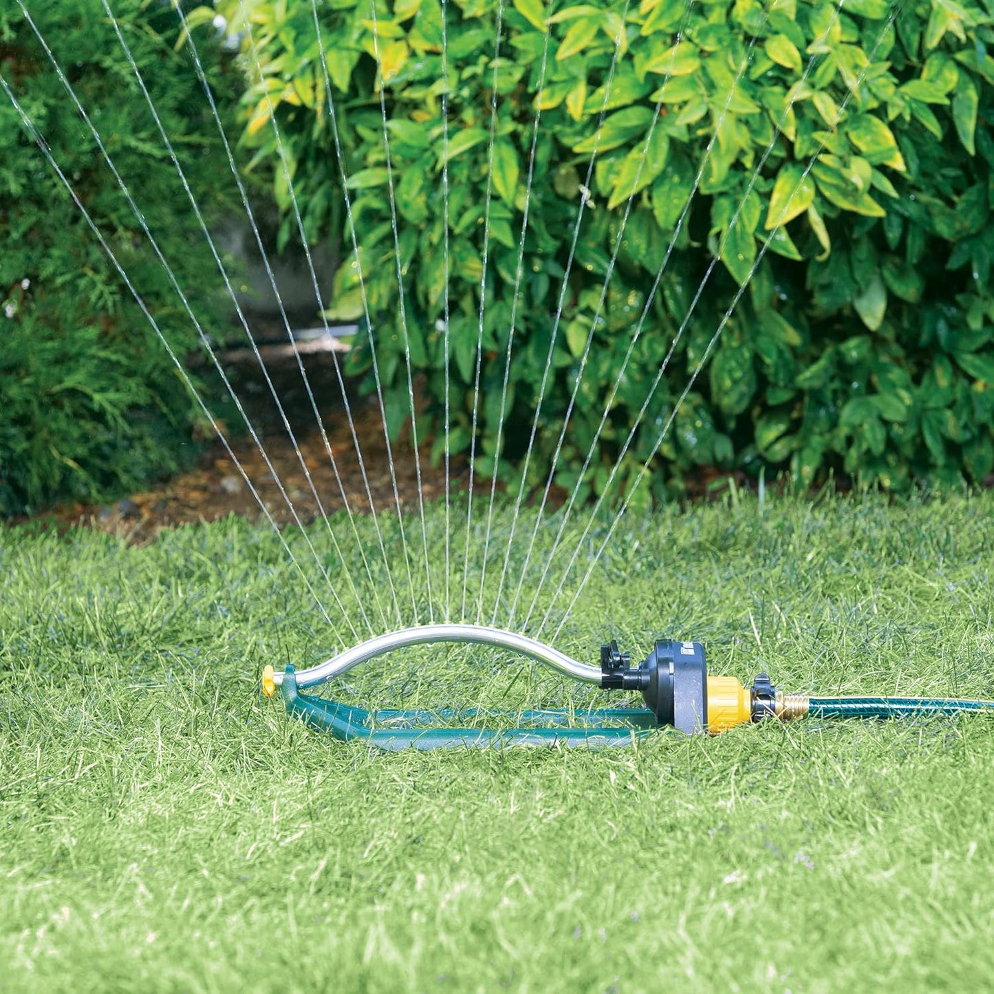 Melnor 65151AMZ Oscillating Sprinkler with 15 Precision Nozzles and QuickConnects - Retail $18